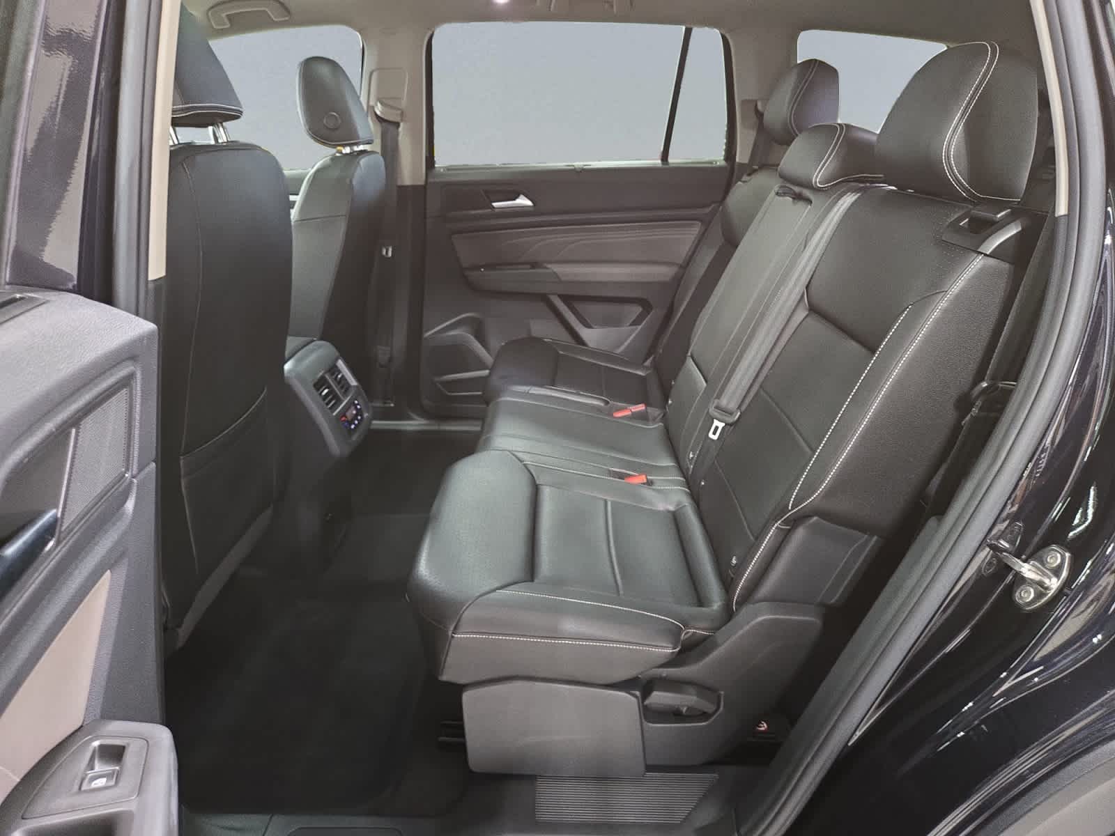 2023 Volkswagen Atlas SE w/Tech - Photo 18
