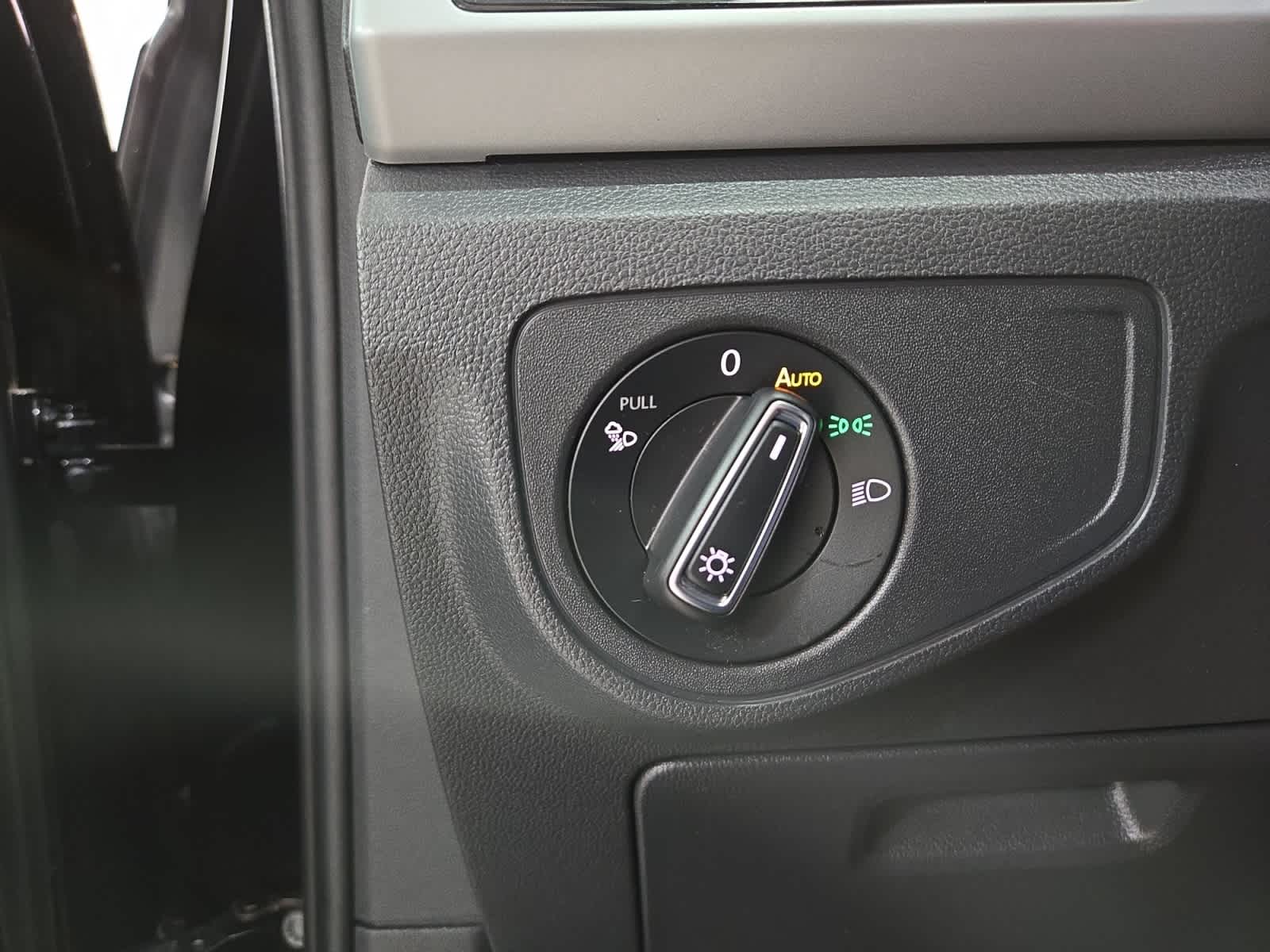 2023 Volkswagen Atlas SE w/Tech - Photo 32