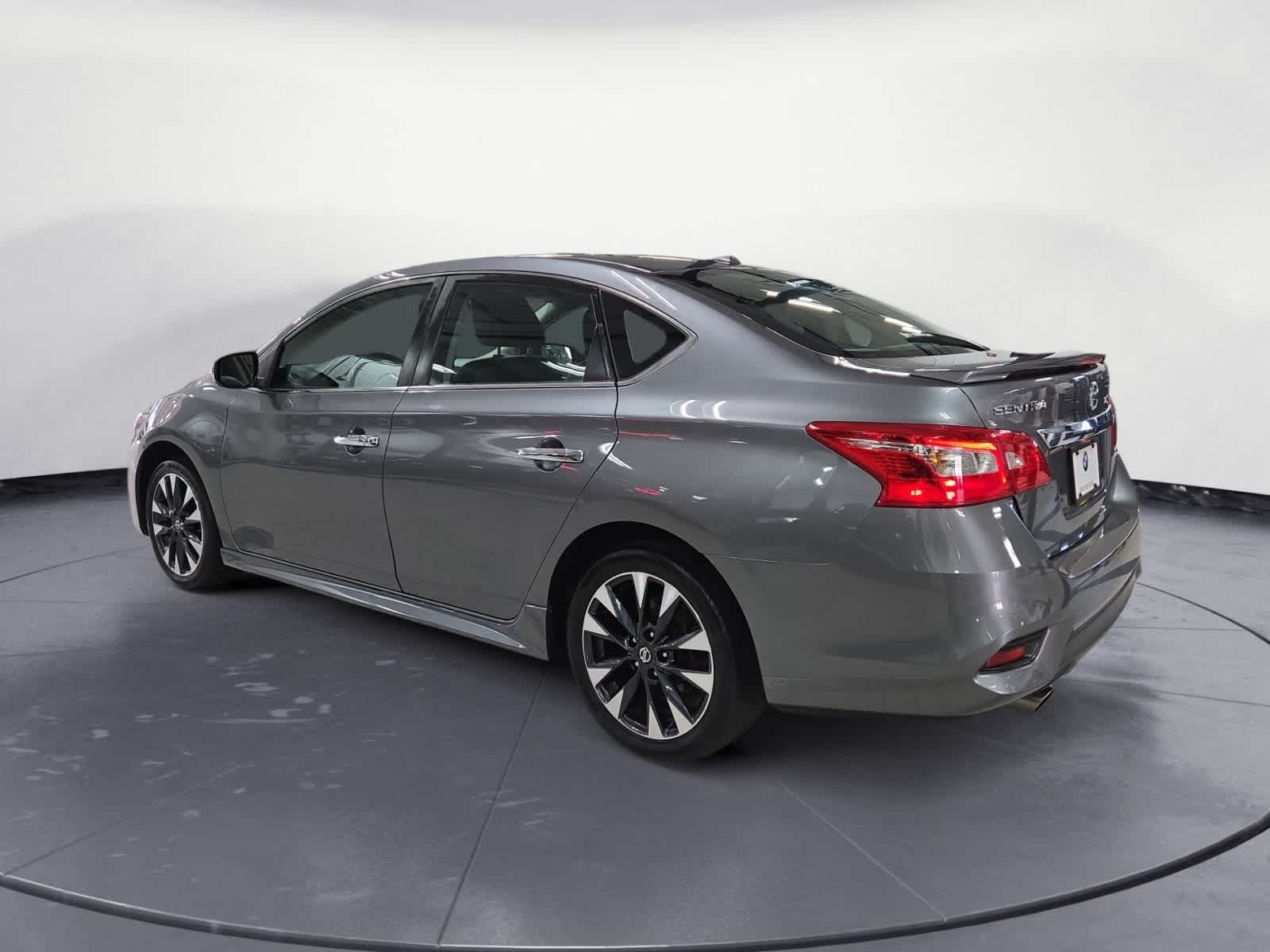 2019 Nissan Sentra SR photo 3