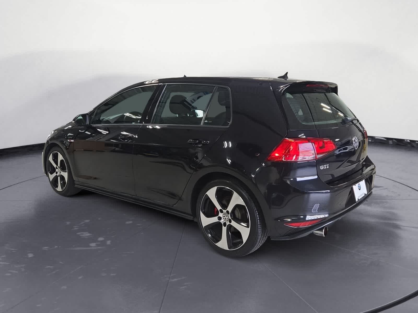 2017 Volkswagen Golf GTI S photo 2