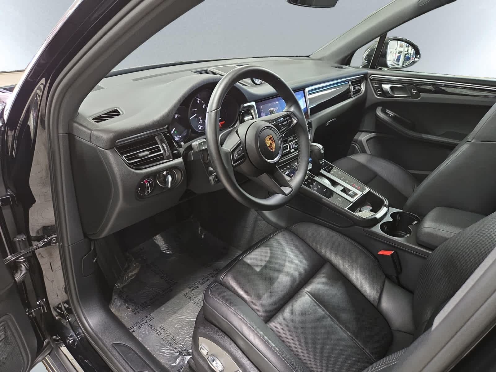 2025 Porsche Macan T - Photo 6