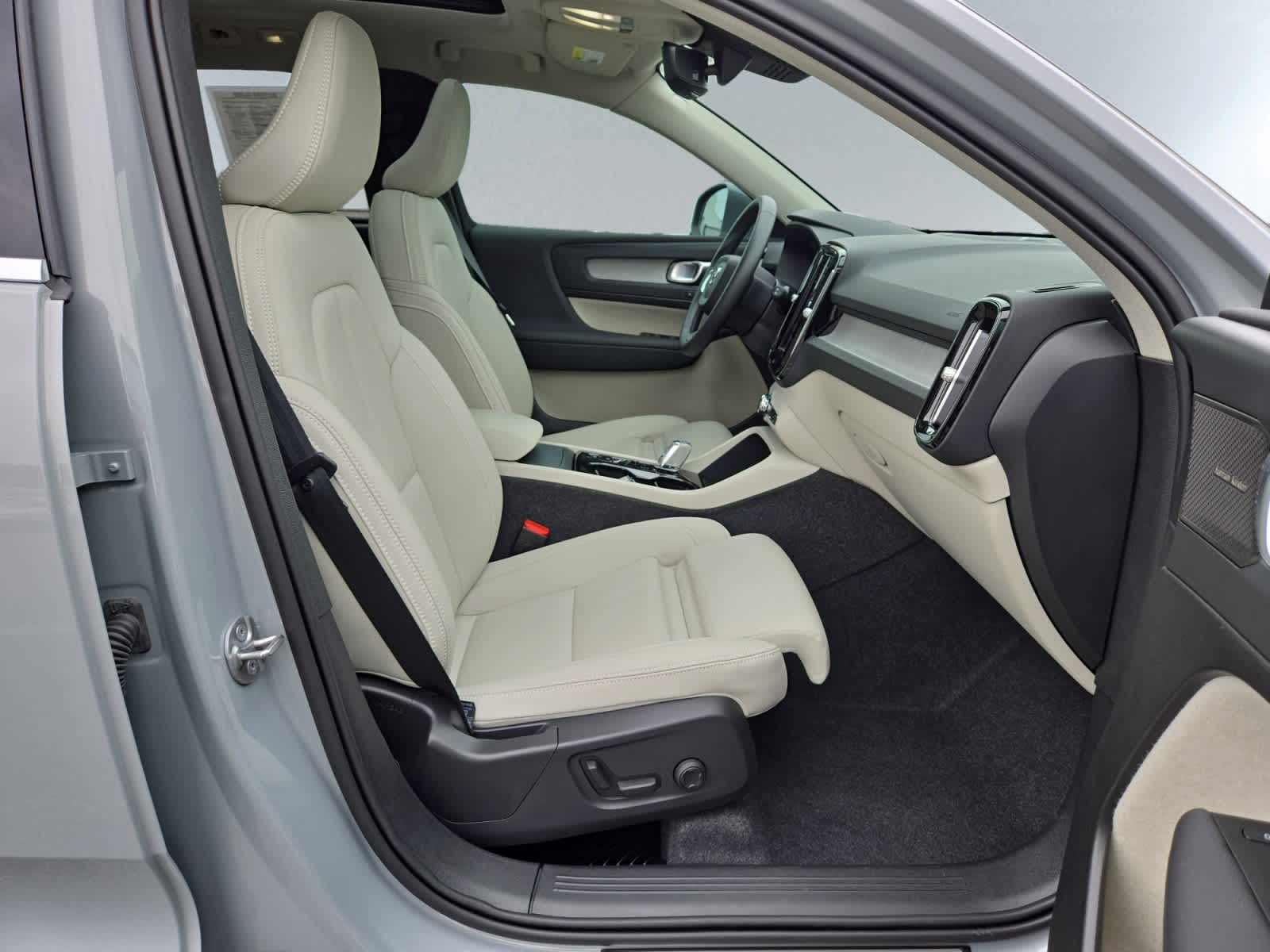 2025 Volvo XC40 Ultra - Photo 20