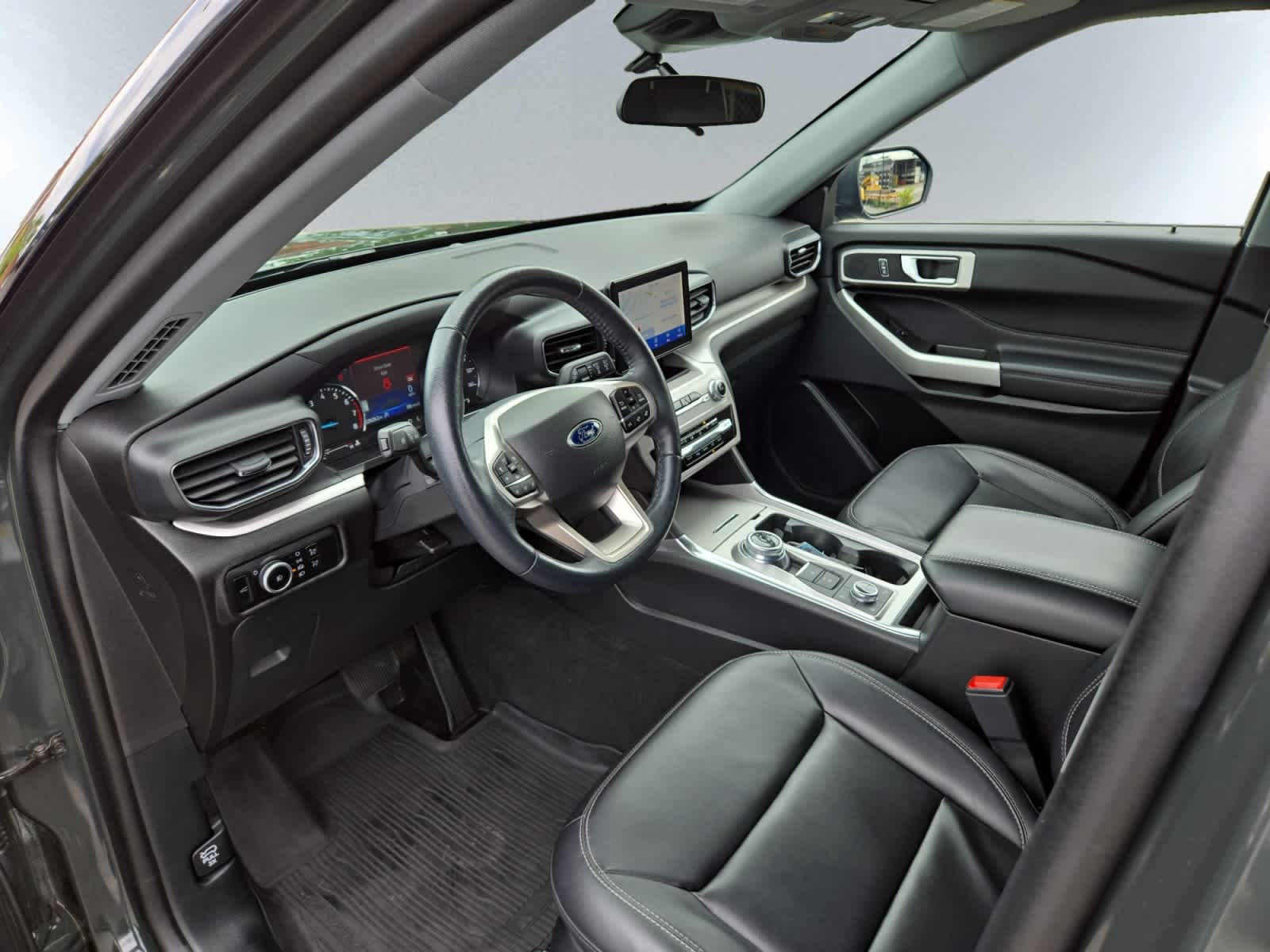 2023 Ford Explorer XLT - Photo 6