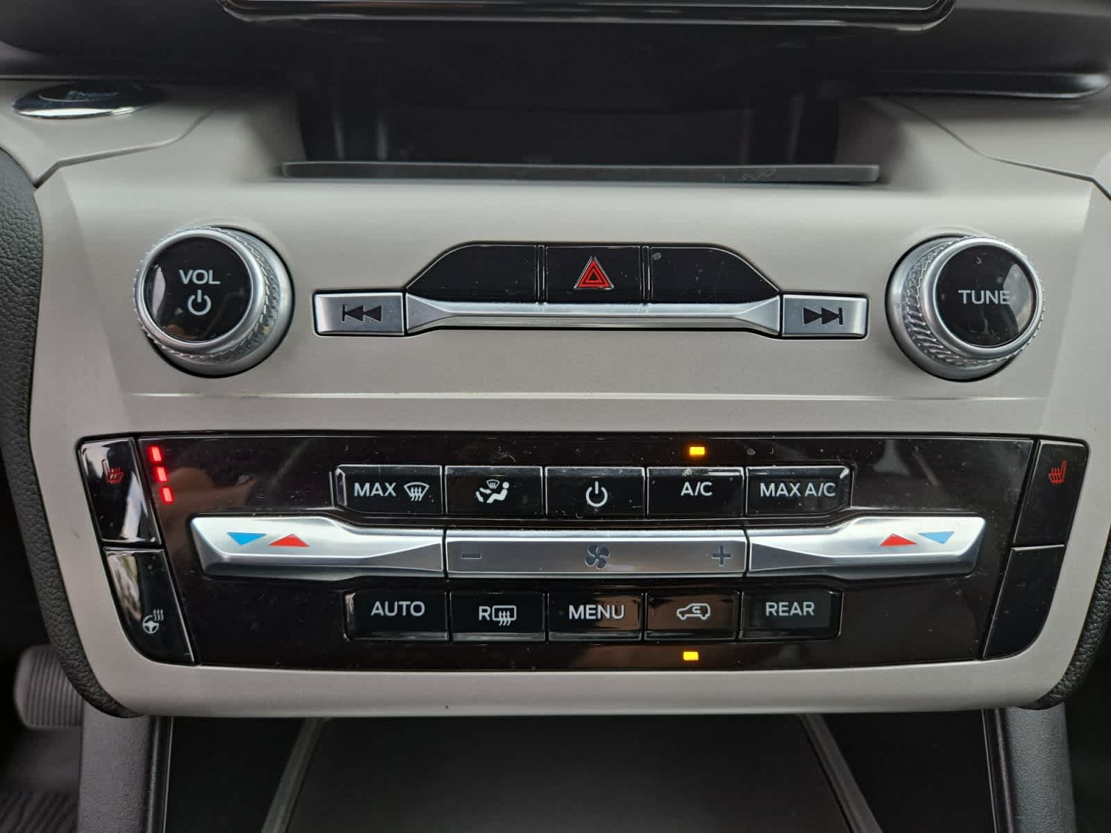 2023 Ford Explorer XLT - Photo 30
