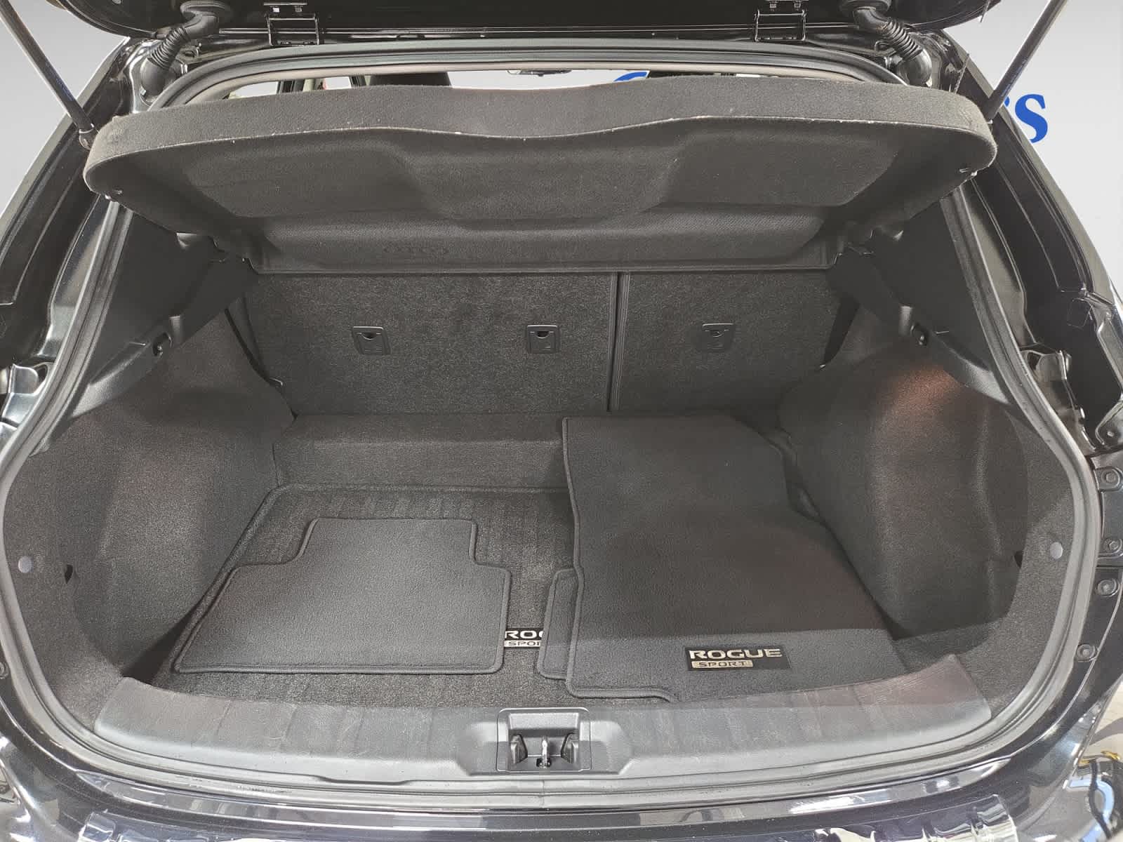 2018 Nissan Rogue Sport S photo 2