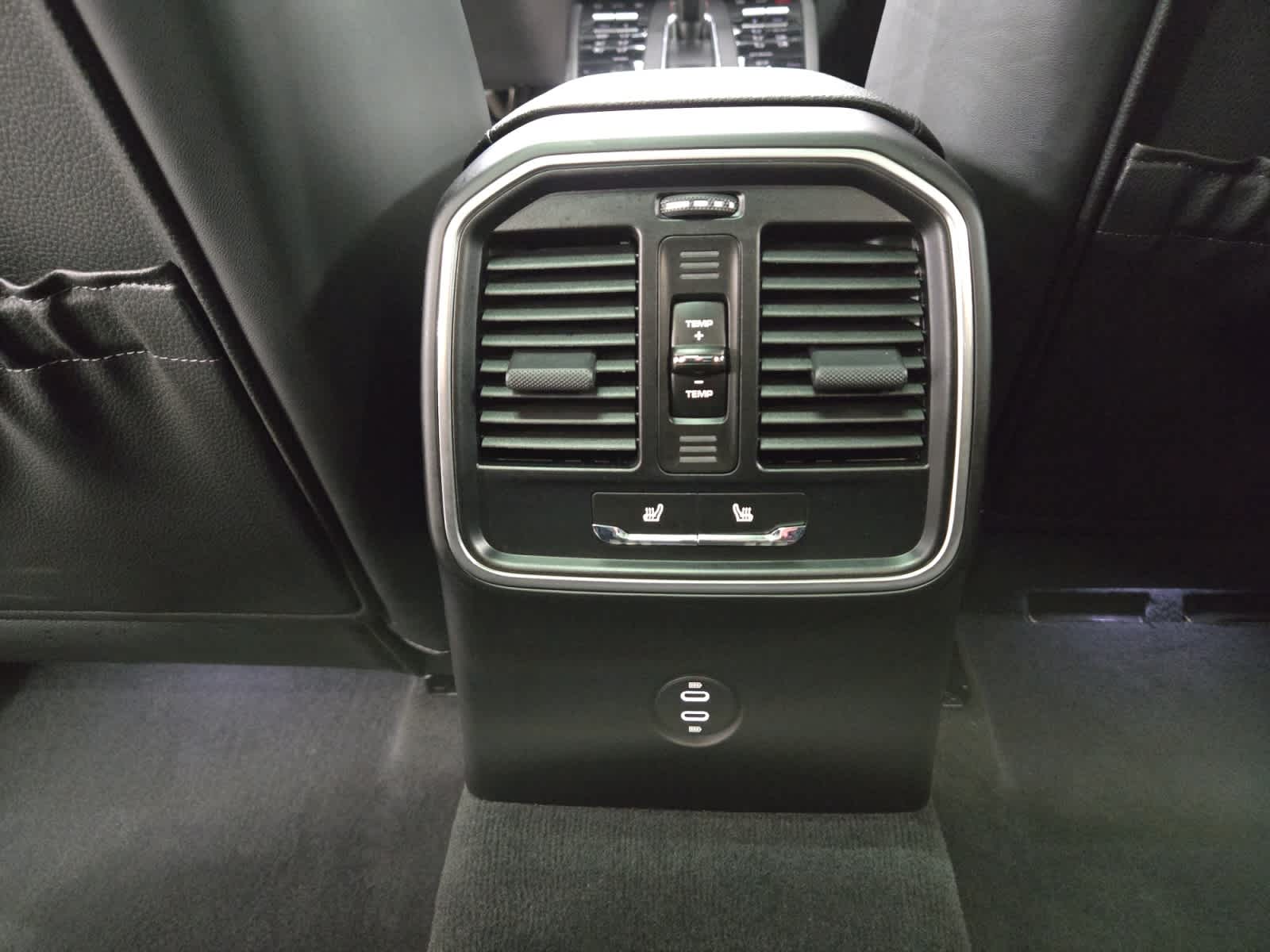 2025 Porsche Macan T - Photo 30