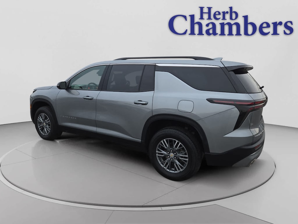 Used 2025 Chevrolet Traverse LT SUV