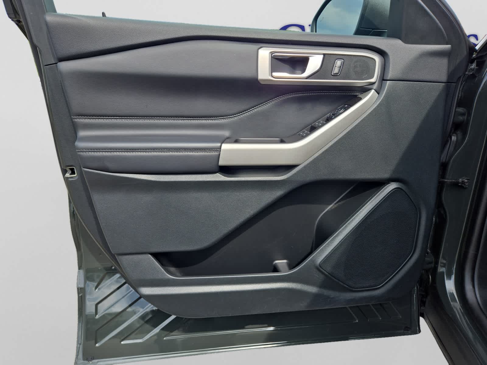 2023 Ford Explorer XLT - Photo 14