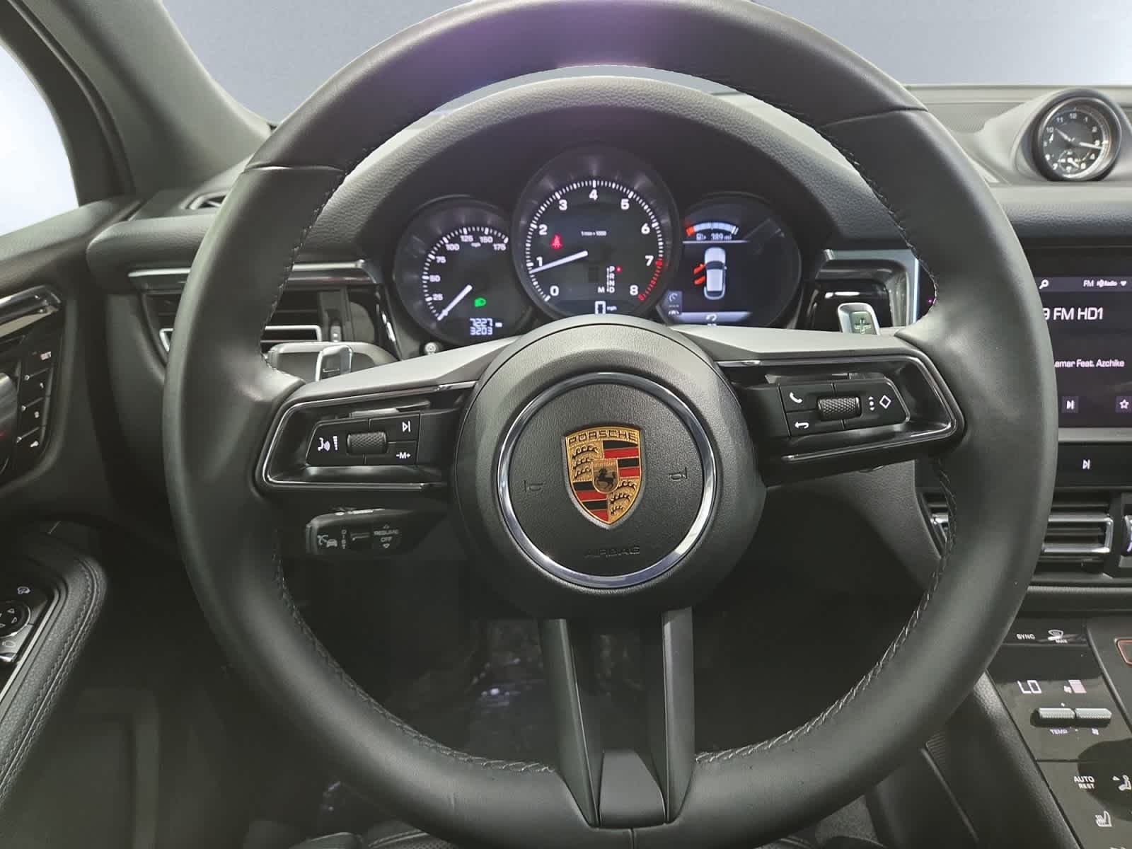 2025 Porsche Macan T - Photo 18
