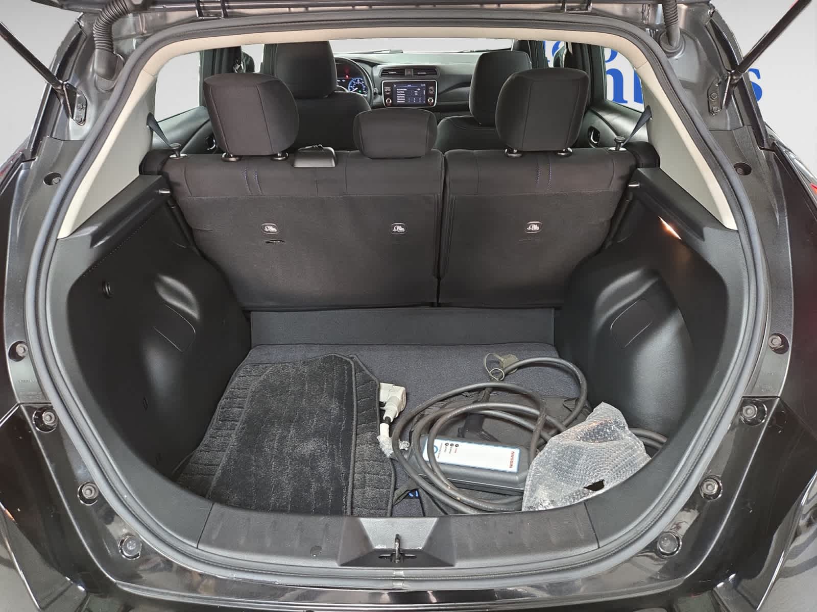 2020 Nissan Leaf SV photo 3