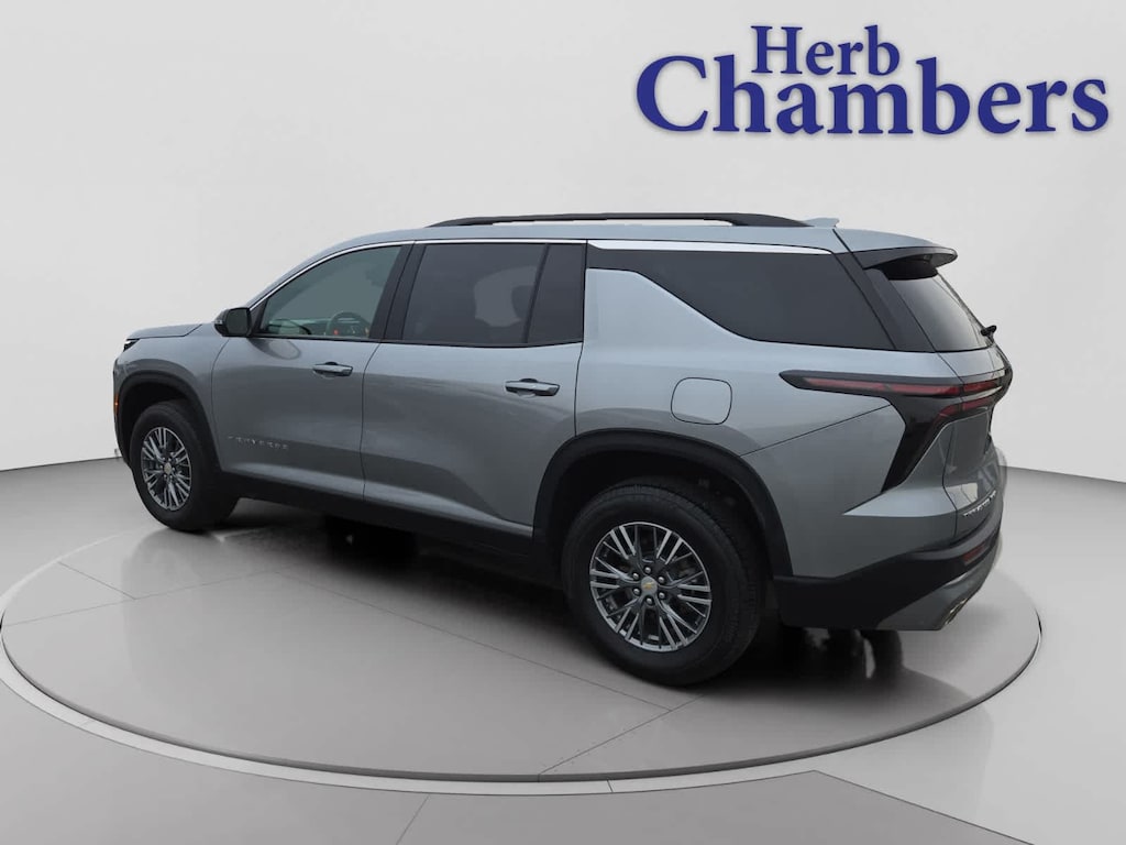 Used 2025 Chevrolet Traverse LT SUV
