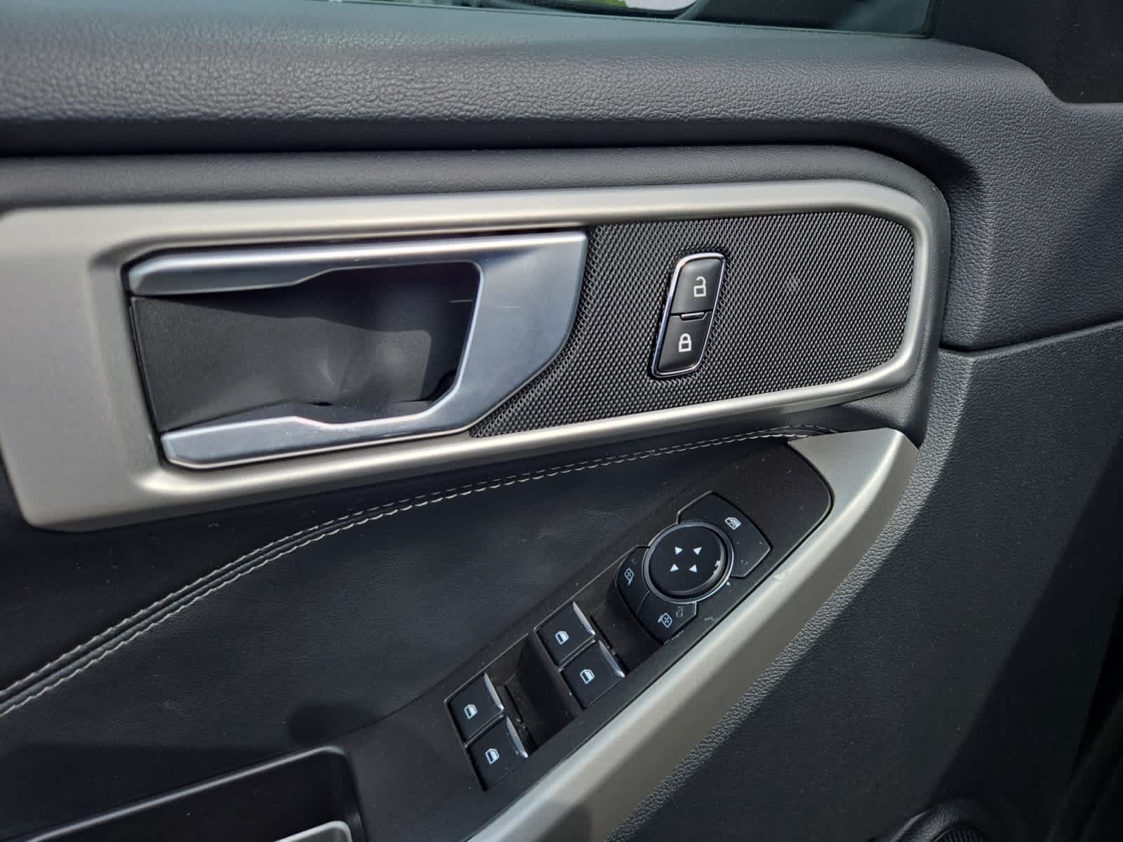 2023 Ford Explorer XLT - Photo 15