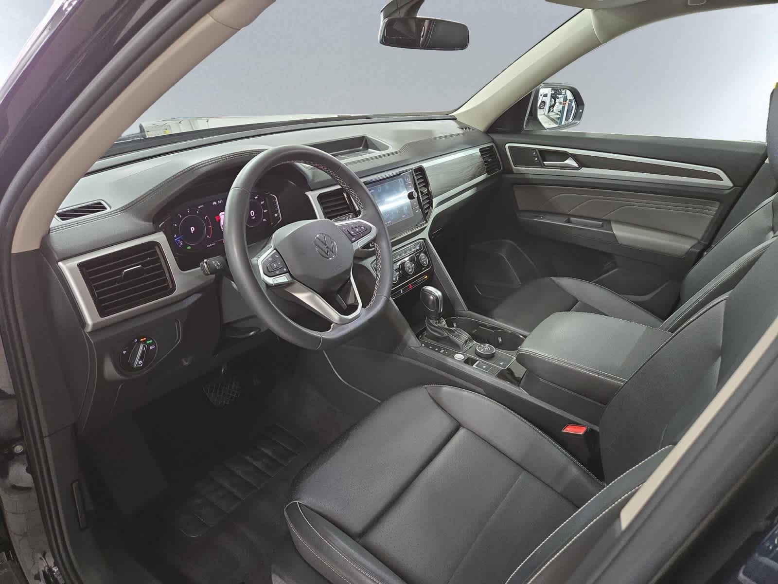 2023 Volkswagen Atlas SE w/Tech - Photo 9