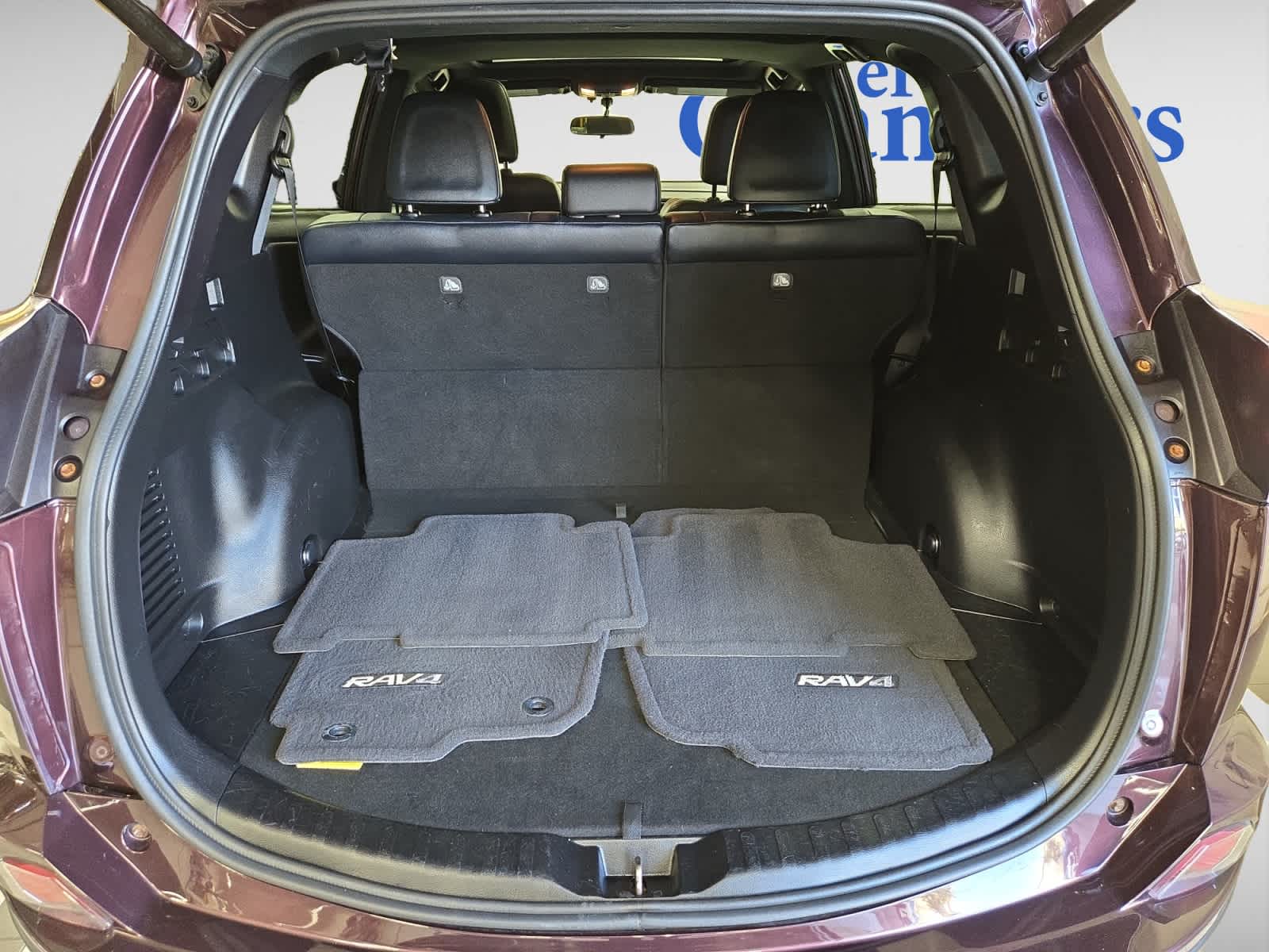 2016 Toyota RAV4 SE photo 4
