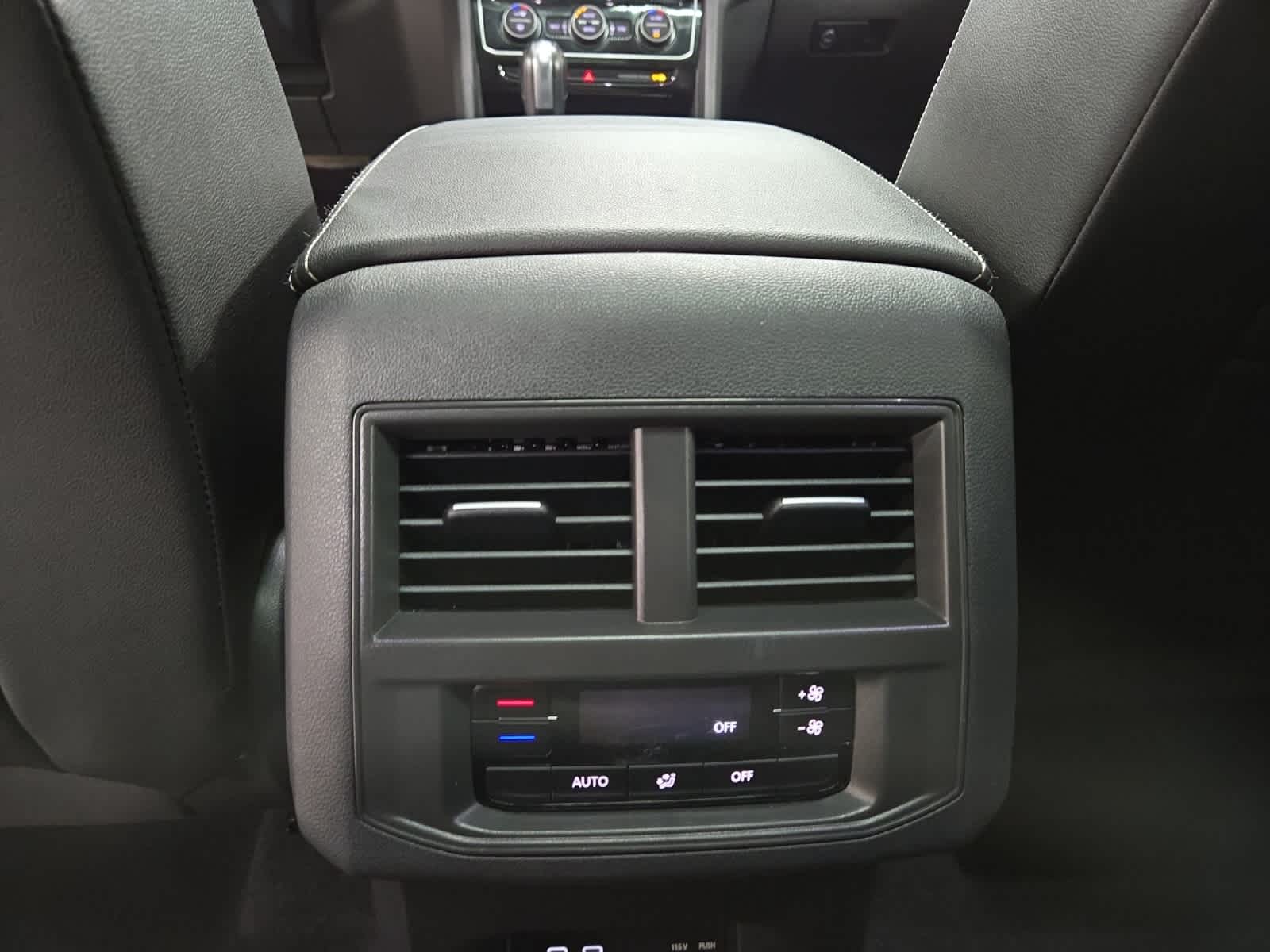 2023 Volkswagen Atlas SE w/Tech - Photo 23