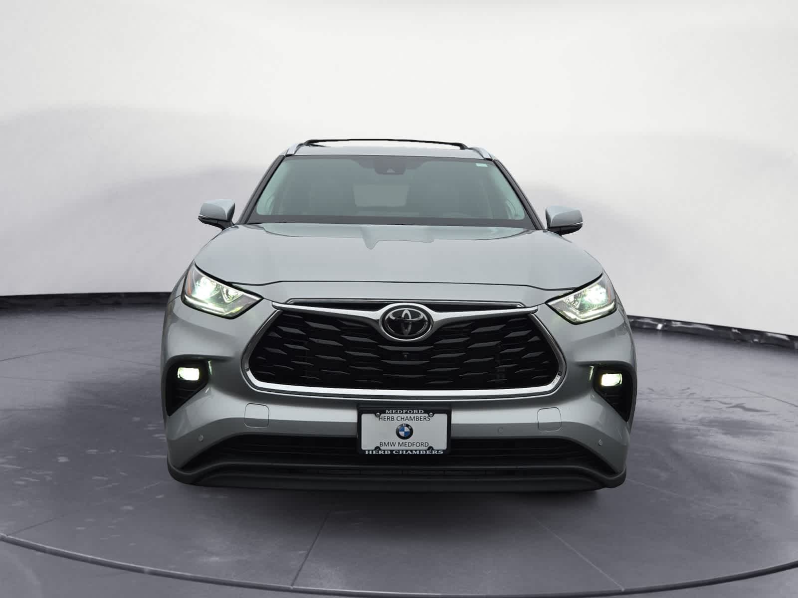 2024 Toyota Highlander Limited photo 2