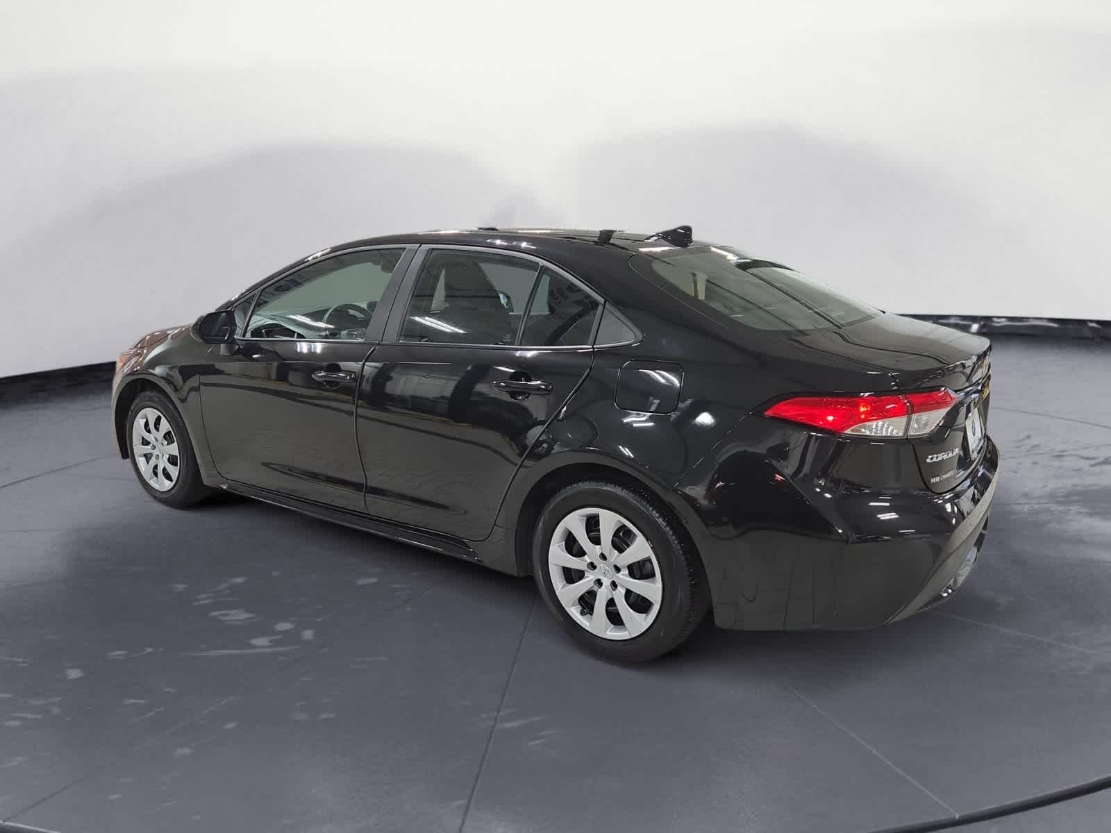 2022 Toyota Corolla LE photo 3