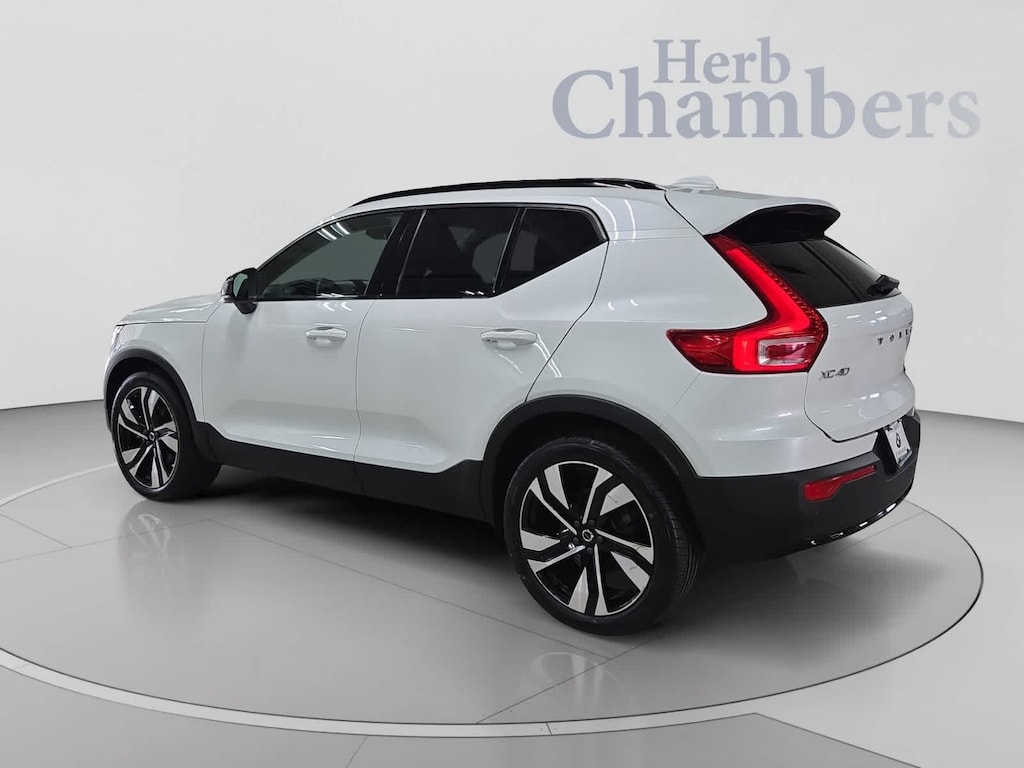 Used 2023 Volvo XC40 B5 AWD Plus Dark SUV