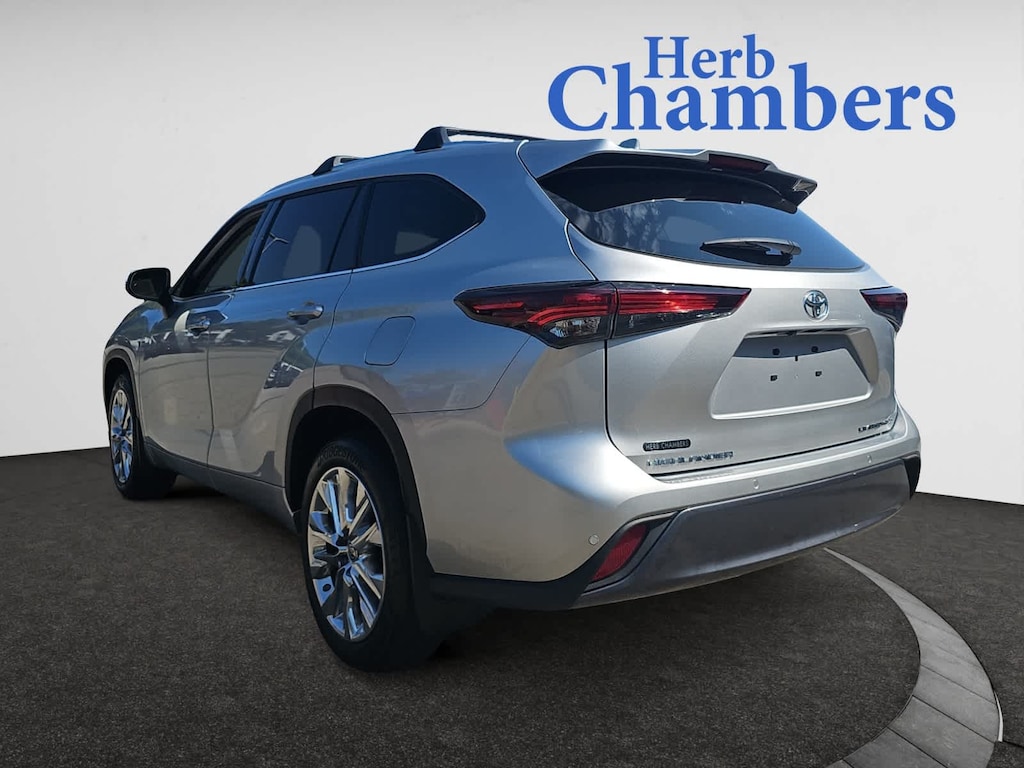 Used 2024 Toyota Highlander Limited SUV