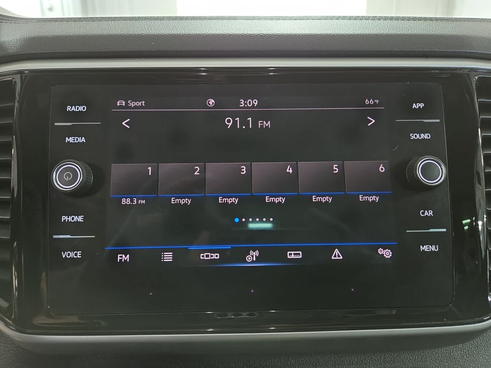 2023 Volkswagen Atlas SE w/Tech - Photo 28