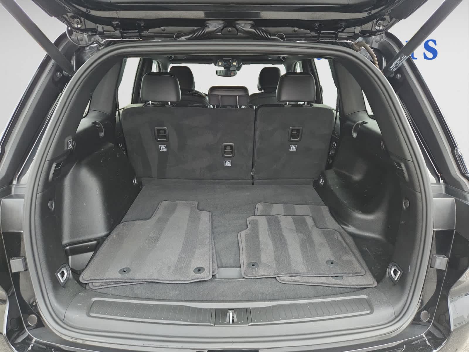 2023 Jeep Grand Cherokee Laredo photo 4