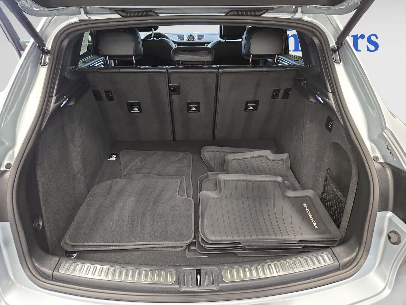 2022 Porsche Macan S photo 4
