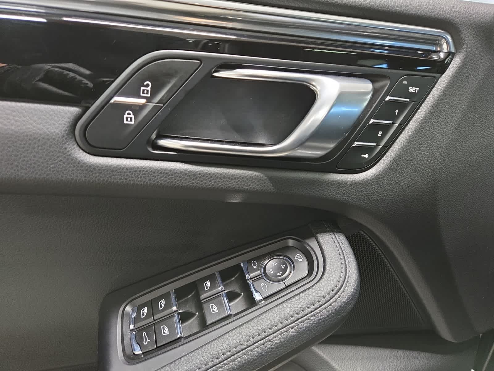 2025 Porsche Macan T - Photo 15