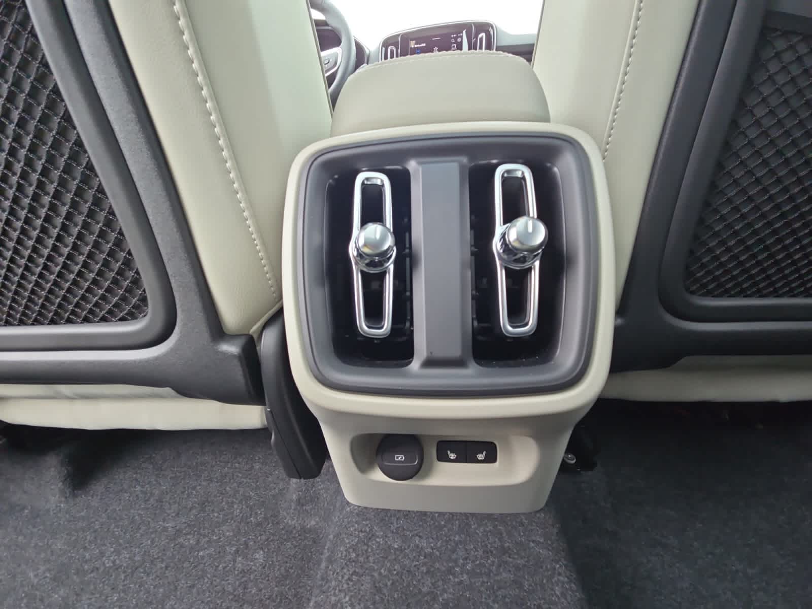 2025 Volvo XC40 Ultra - Photo 27