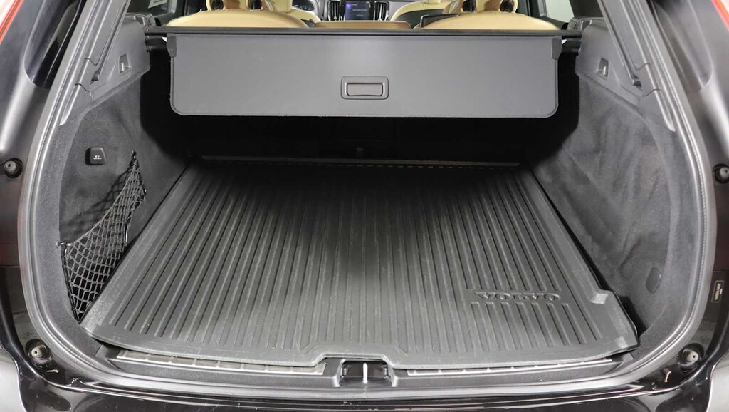 Used 2020 Volvo XC60 T5 Momentum SUV