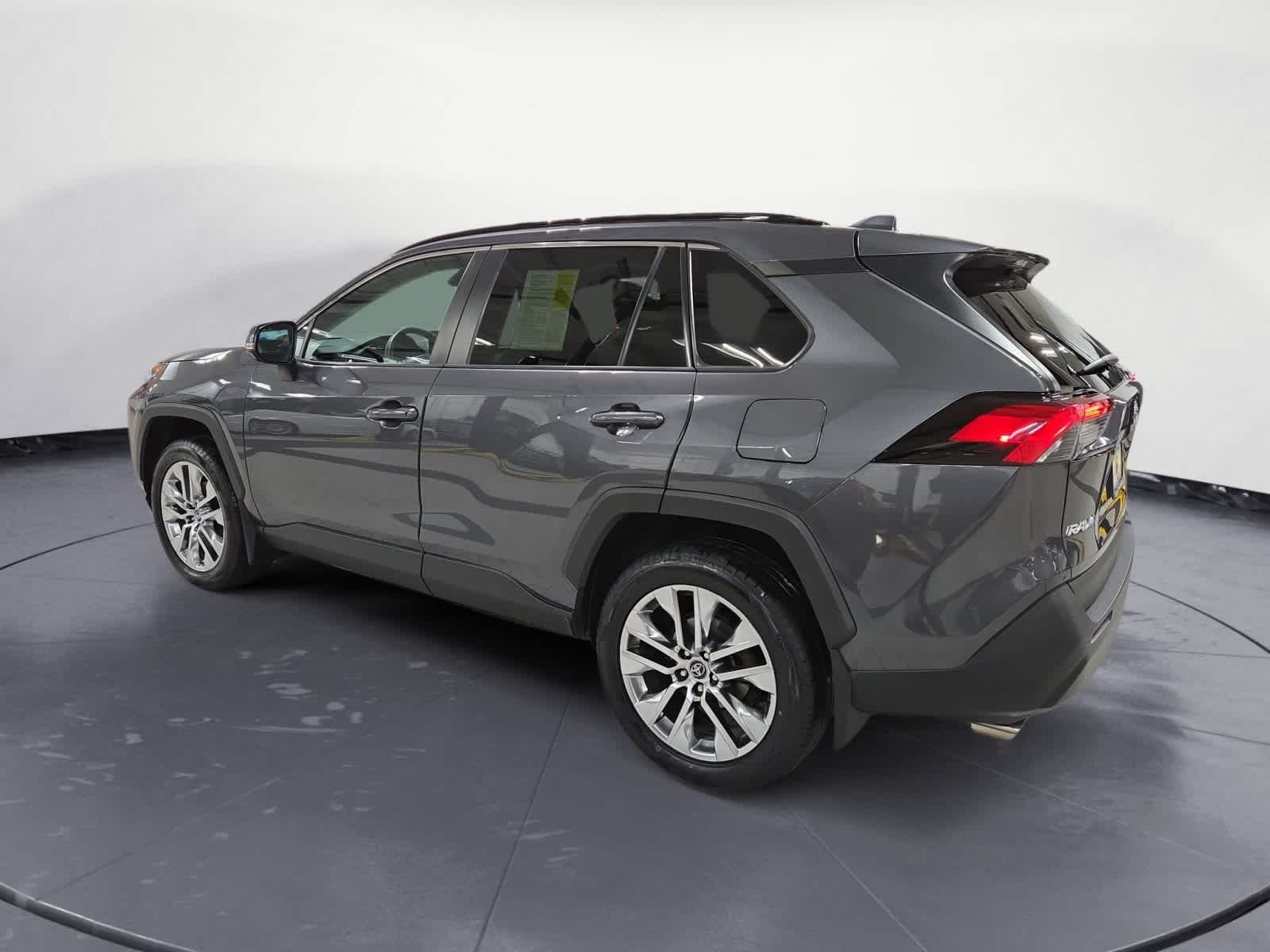 2021 Toyota RAV4 XLE Premium photo 3