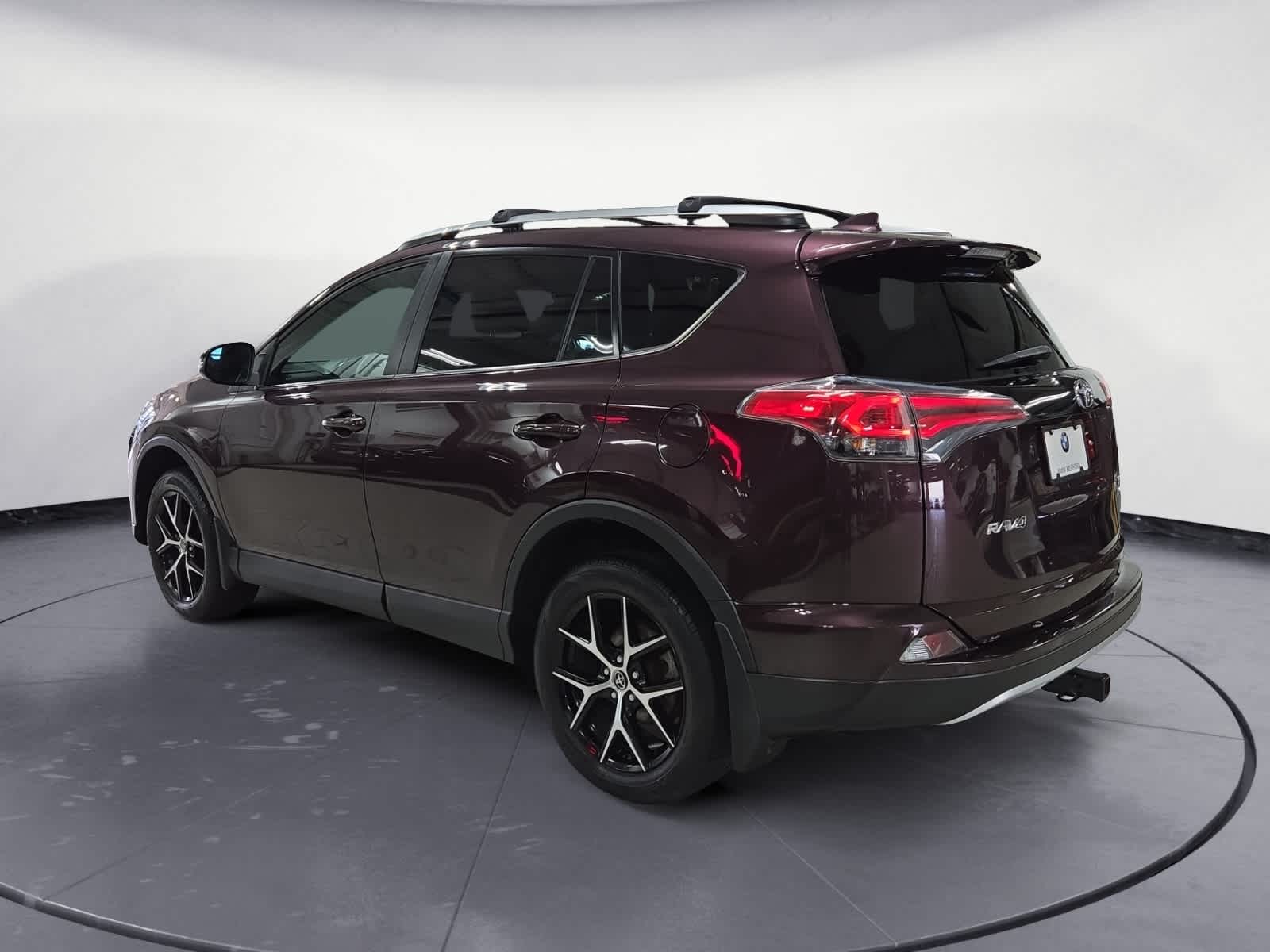 2016 Toyota RAV4 SE photo 3