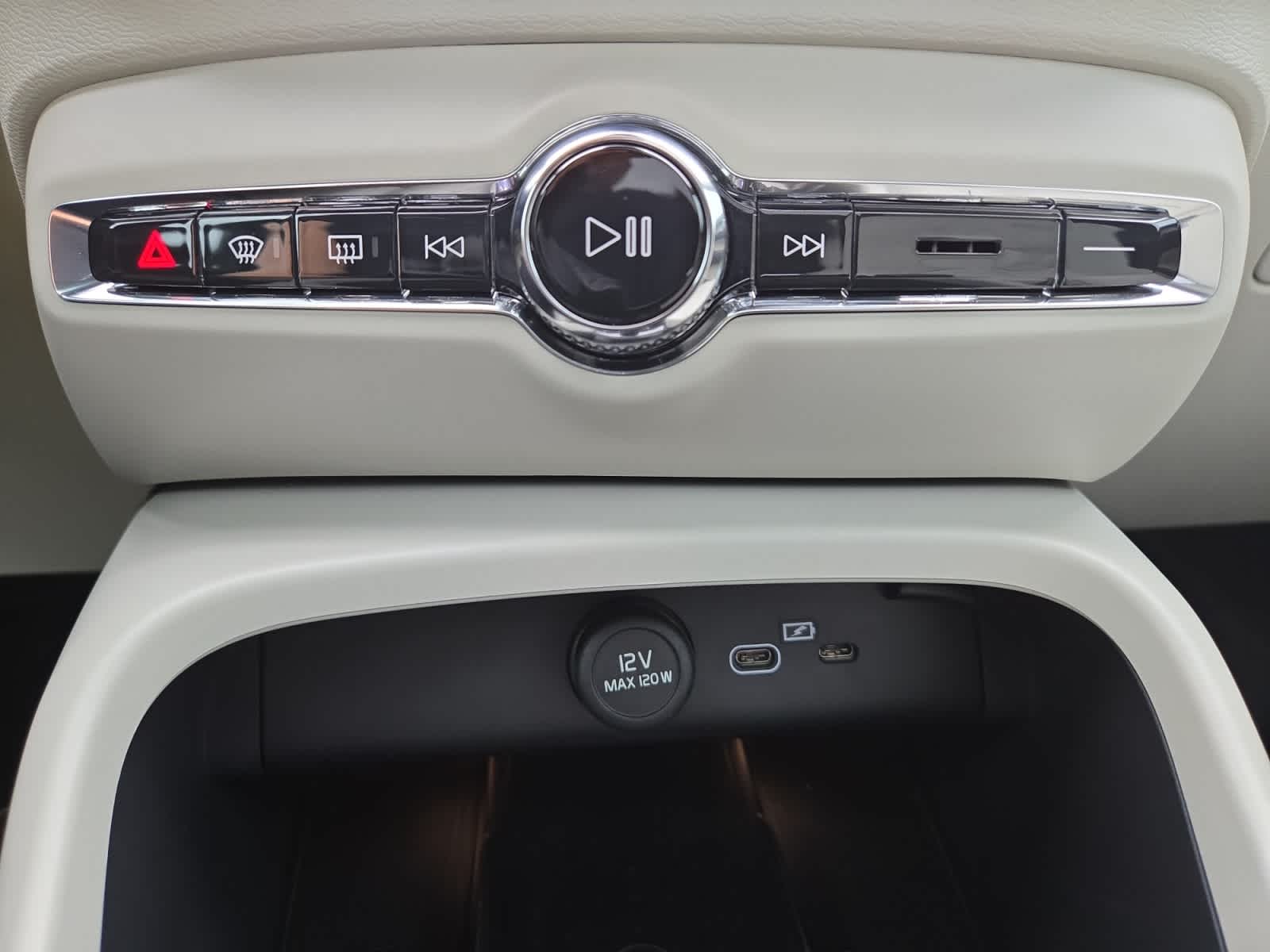 2025 Volvo XC40 Ultra - Photo 24