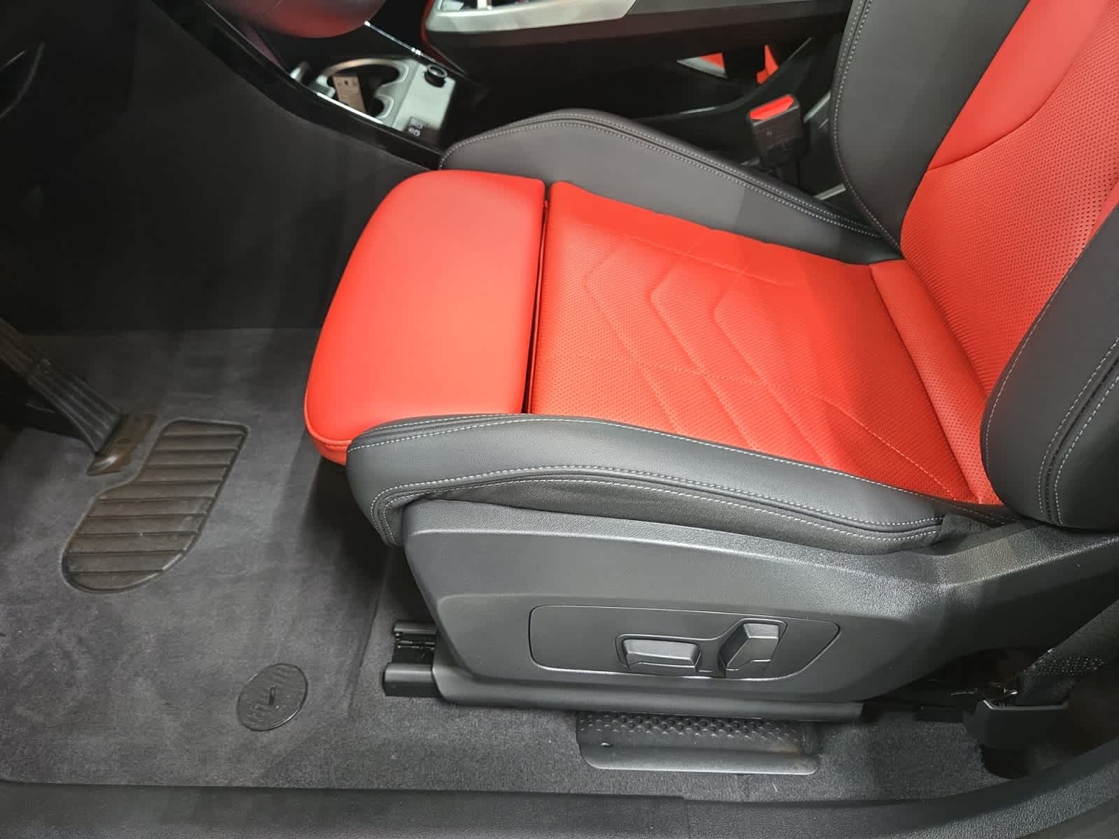 2025 BMW X1 28i - Photo 28