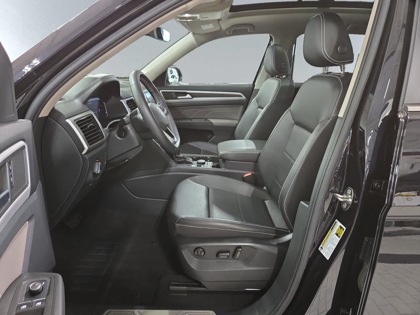 2023 Volkswagen Atlas SE w/Tech - Photo 11