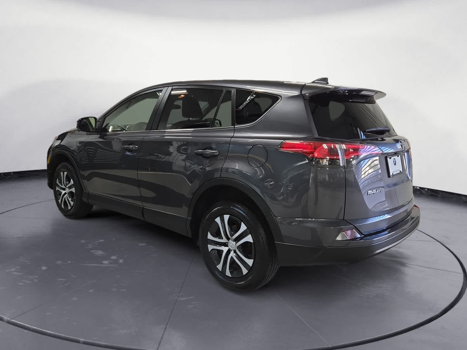 2018 Toyota RAV4 LE photo 2
