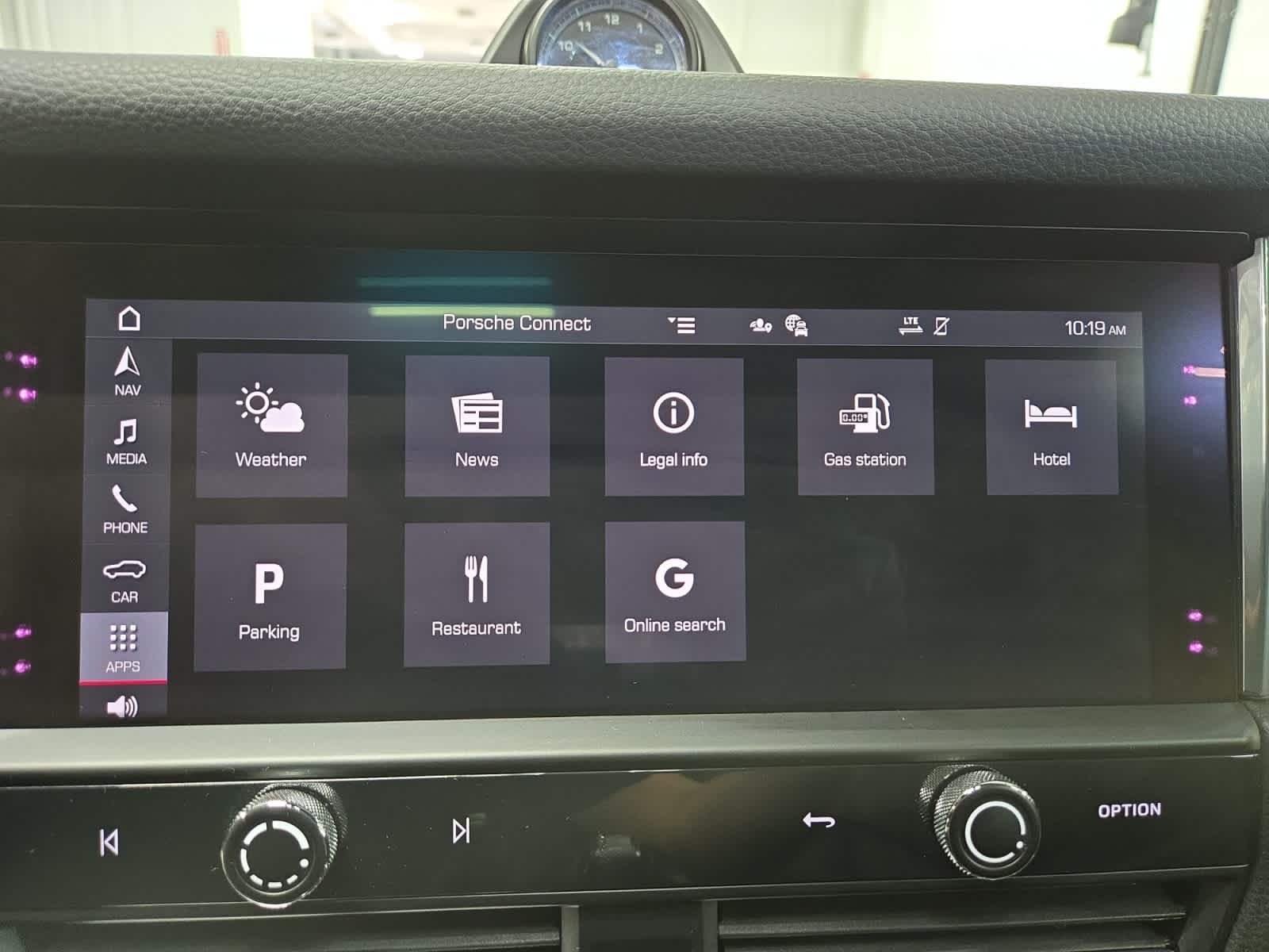 2025 Porsche Macan T - Photo 21