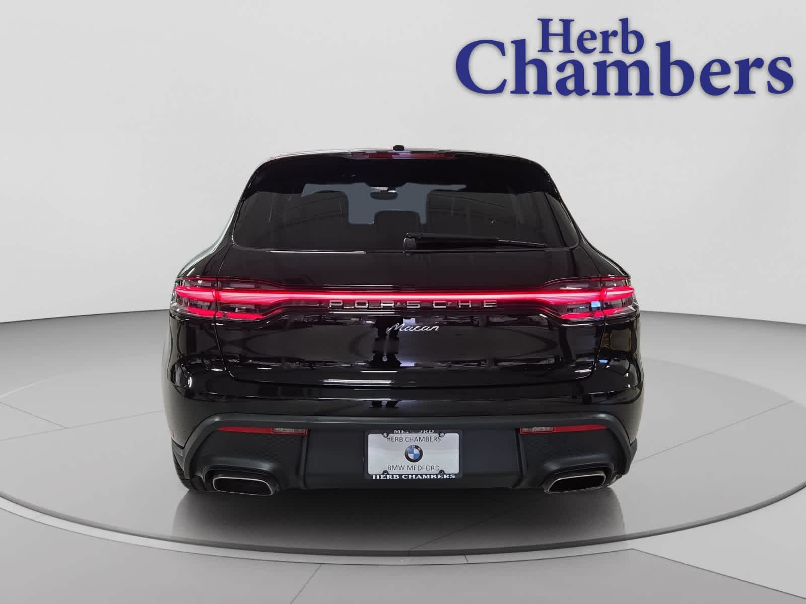 2025 Porsche Macan T - Photo 12