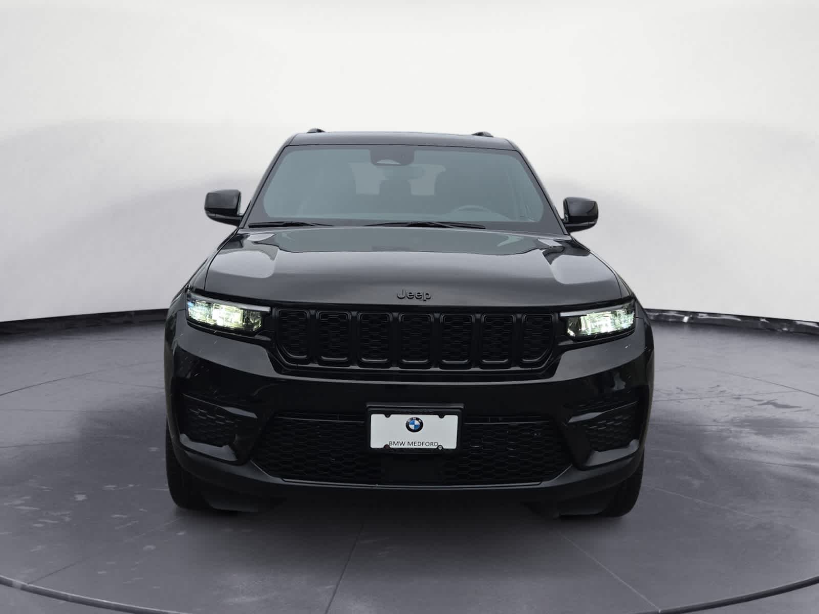 2023 Jeep Grand Cherokee Laredo photo 2