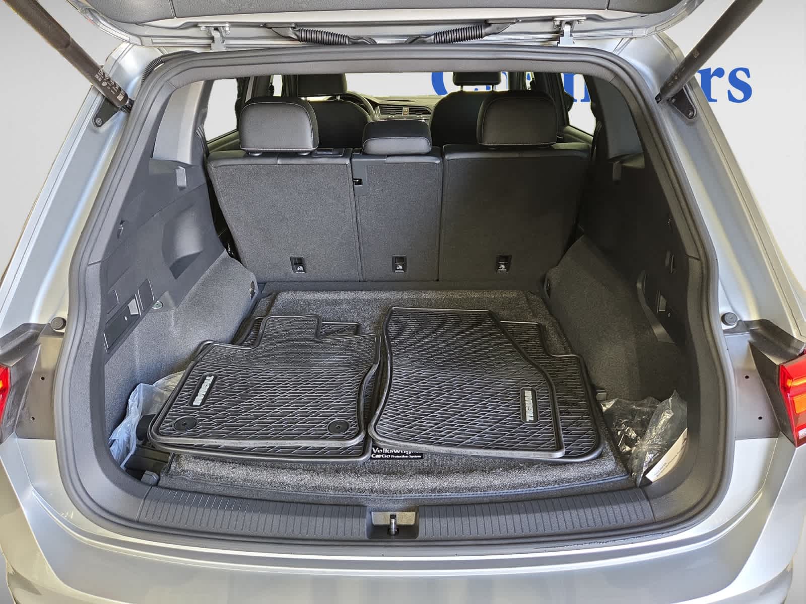 2023 Volkswagen Tiguan SE R-Line Black photo 3