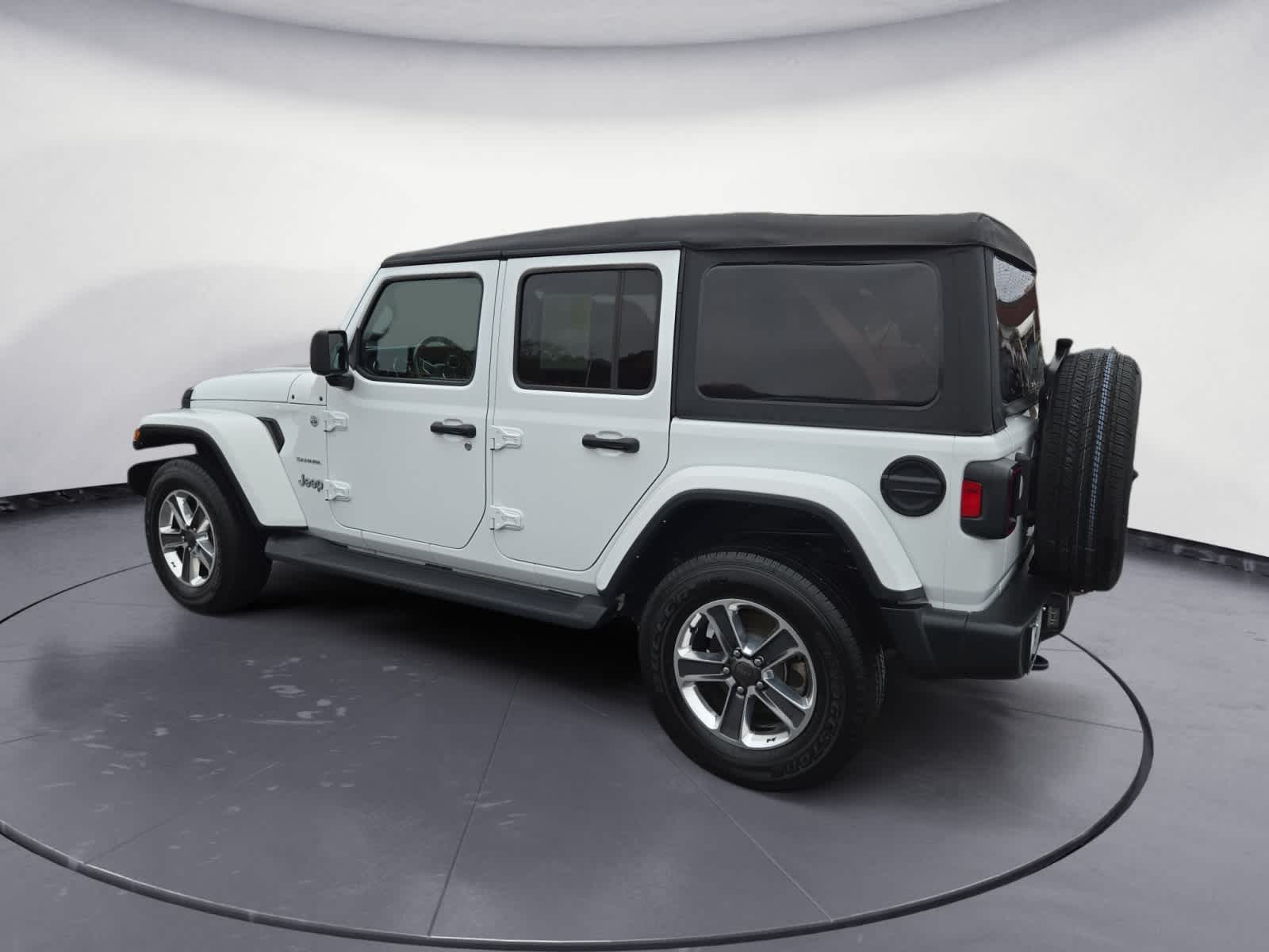 2022 Jeep Wrangler Unlimited Sahara photo 3