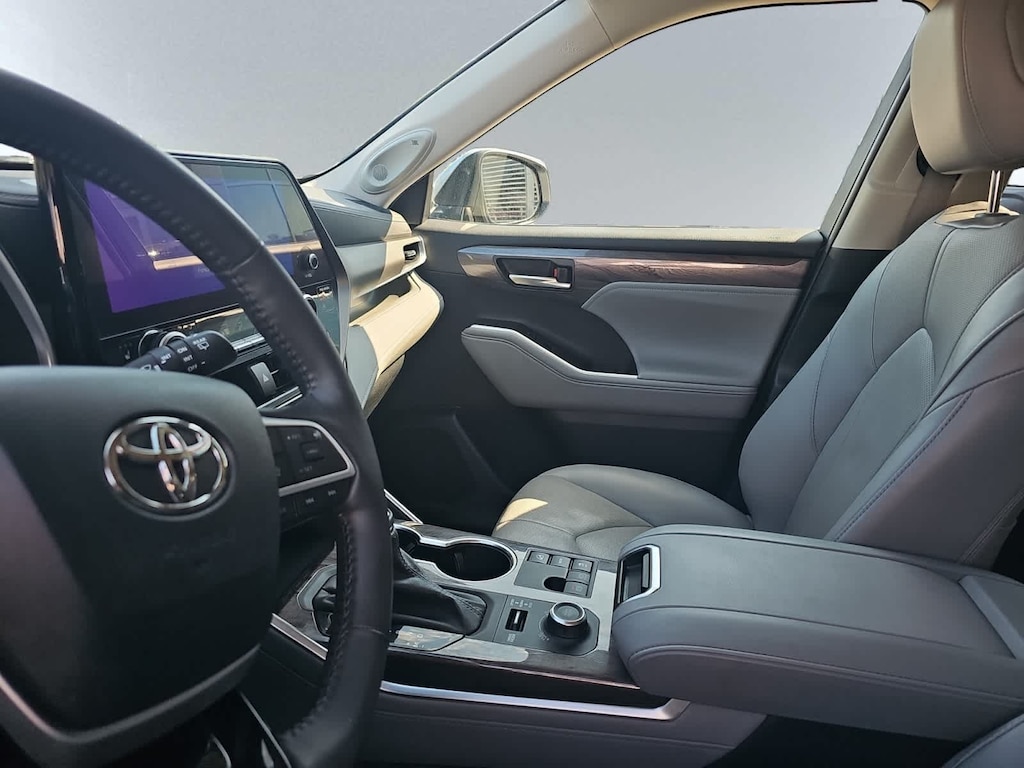 Used 2024 Toyota Highlander Limited SUV