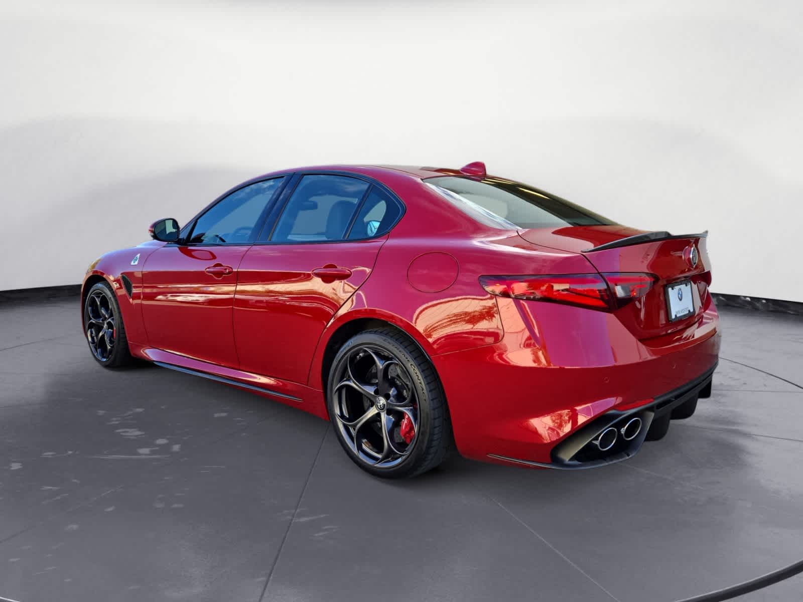 2018 Alfa Romeo Giulia Quadrifoglio photo 3