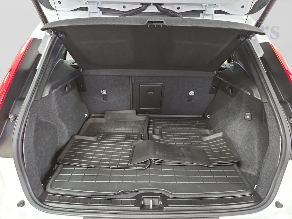 Used 2023 Volvo XC40 B5 AWD Plus Dark SUV