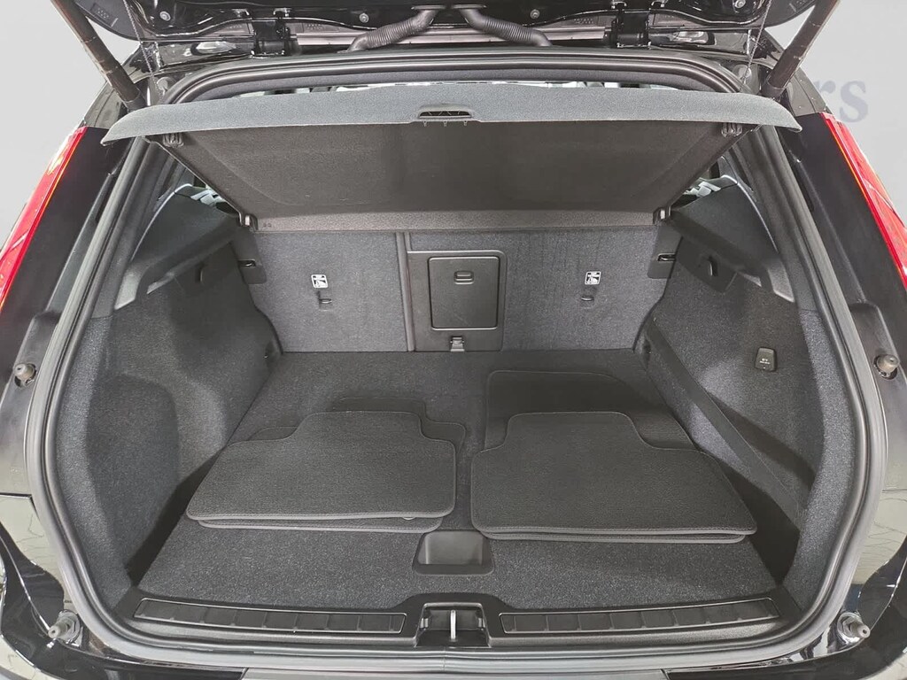 Used 2020 Volvo XC40 T5 Momentum SUV