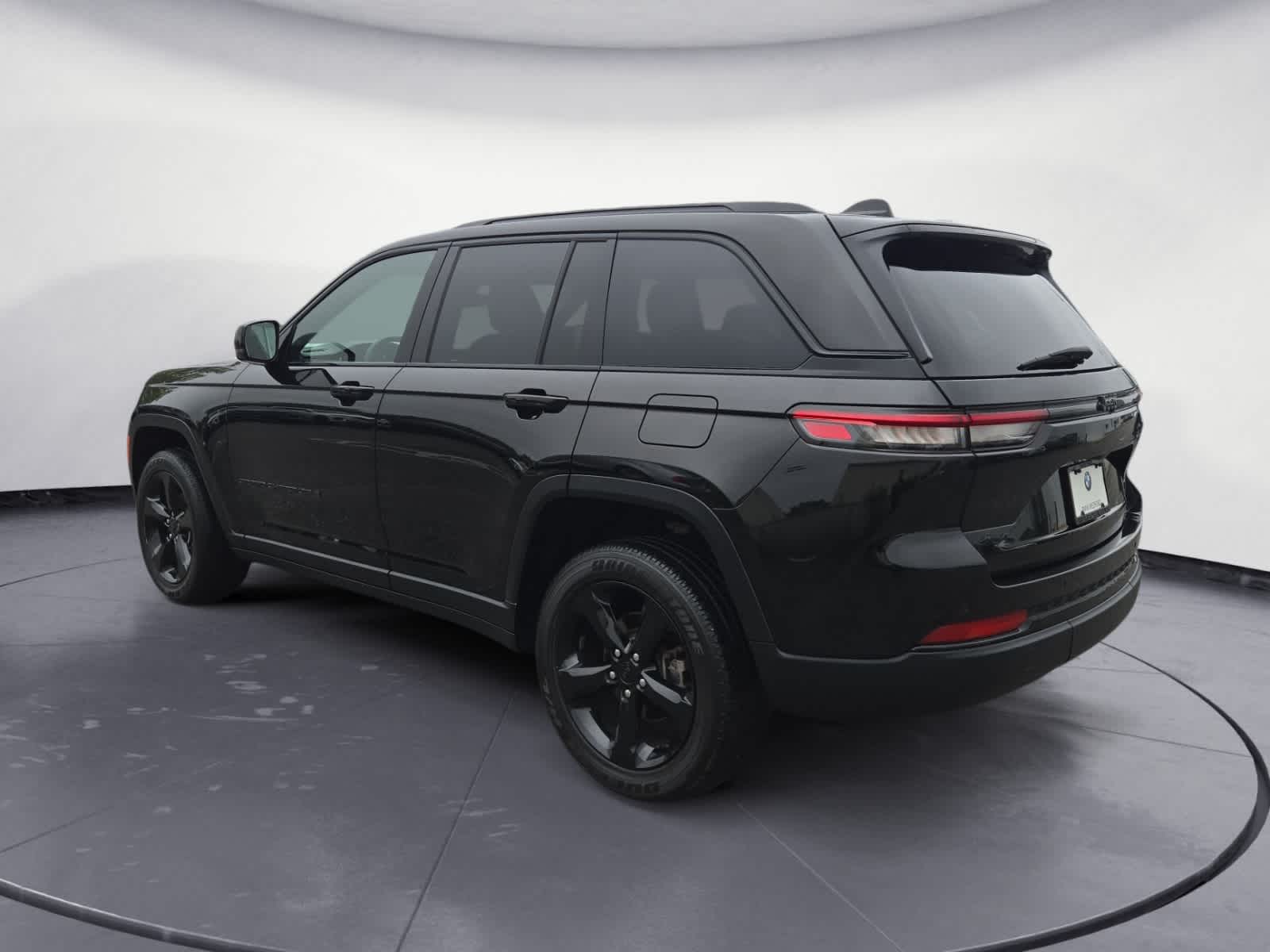 2023 Jeep Grand Cherokee Laredo photo 3
