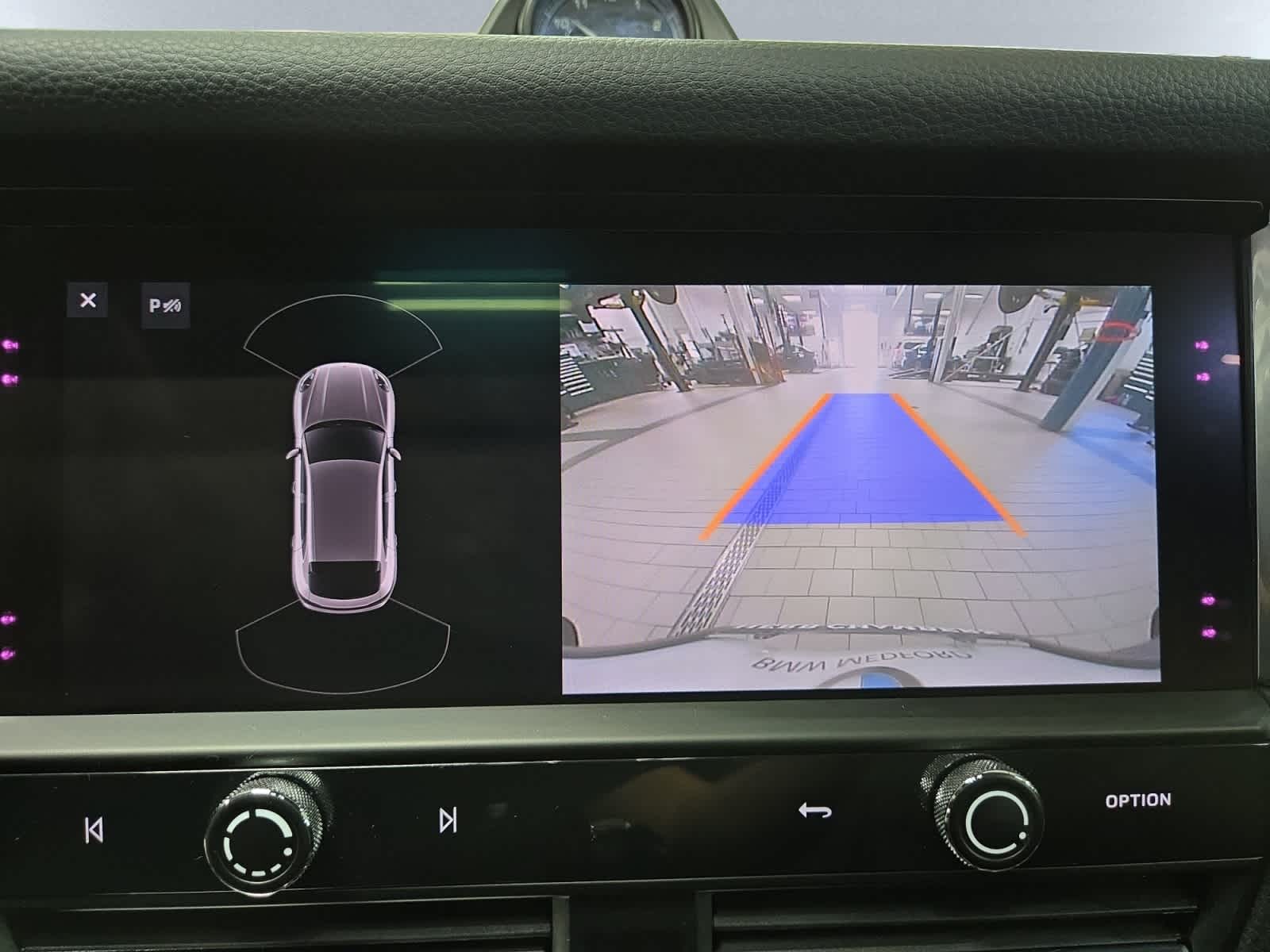 2025 Porsche Macan T - Photo 16