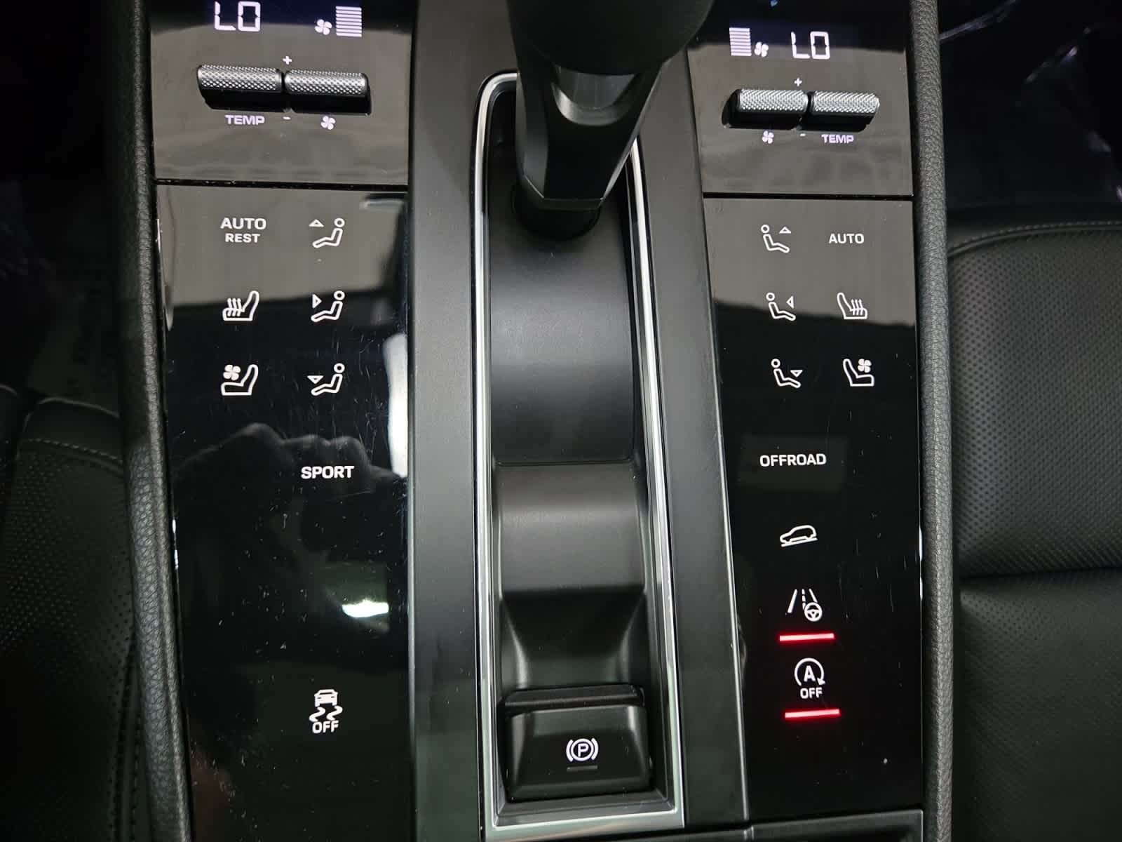 2025 Porsche Macan T - Photo 27