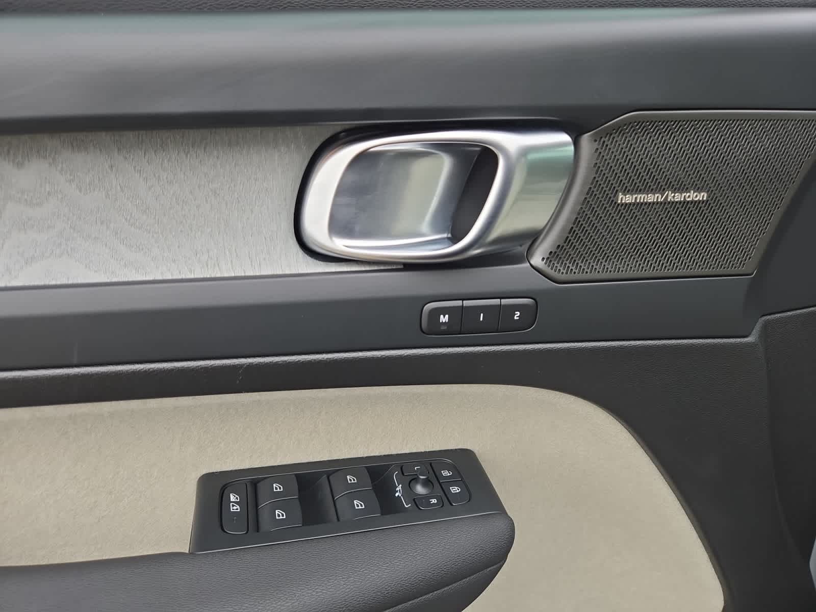 2025 Volvo XC40 Ultra - Photo 15