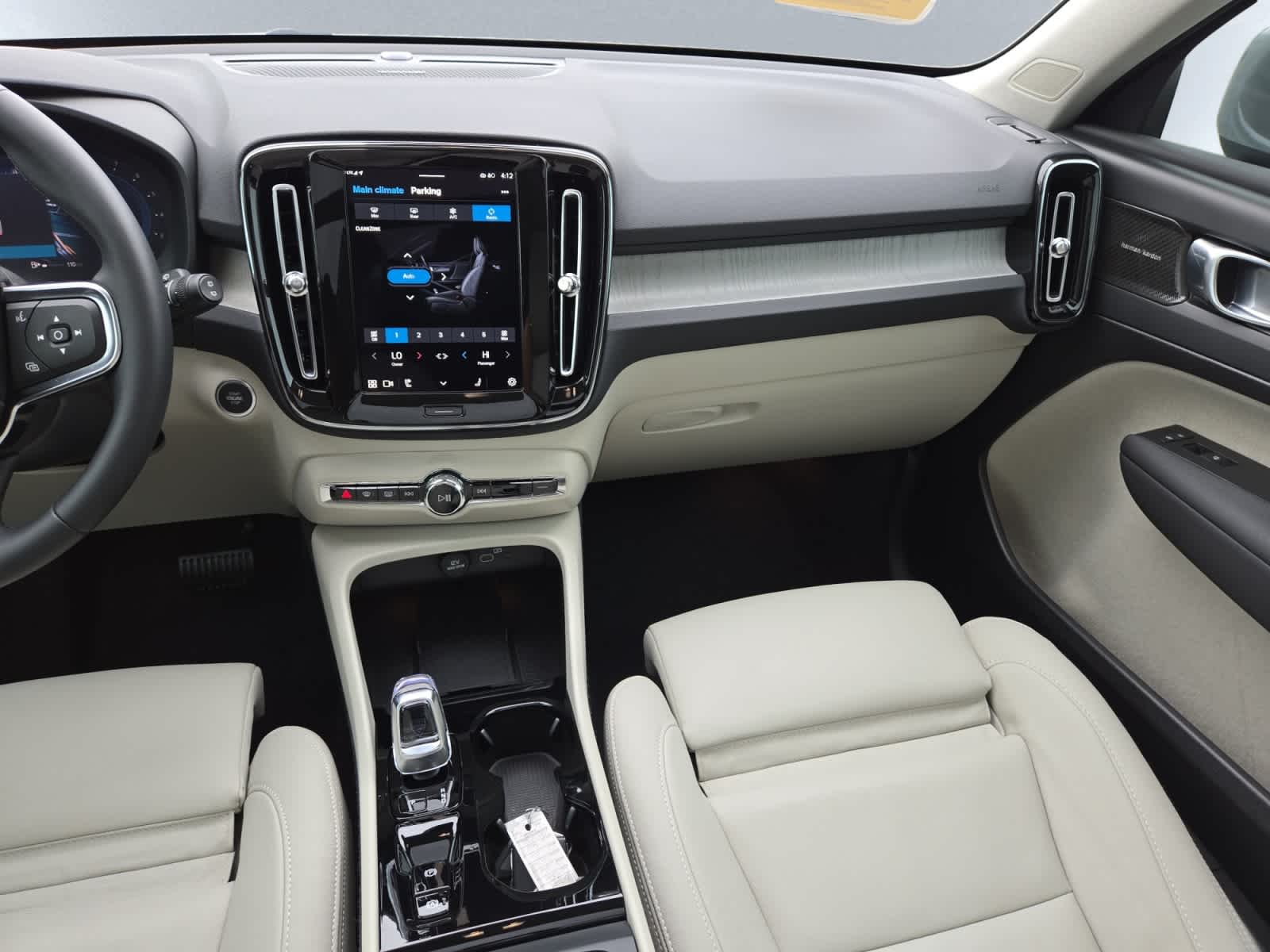 2025 Volvo XC40 Ultra - Photo 17