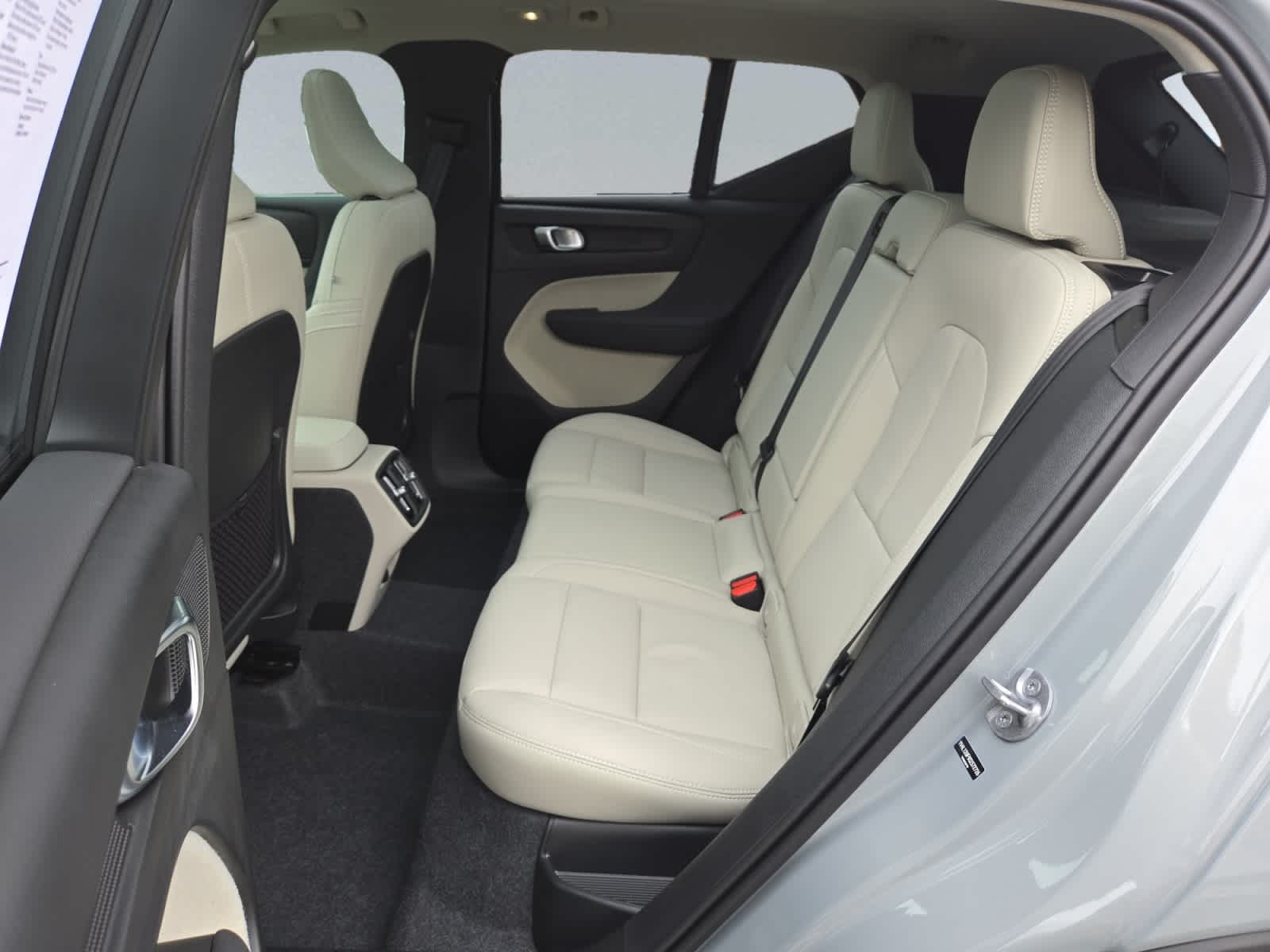 2025 Volvo XC40 Ultra - Photo 19
